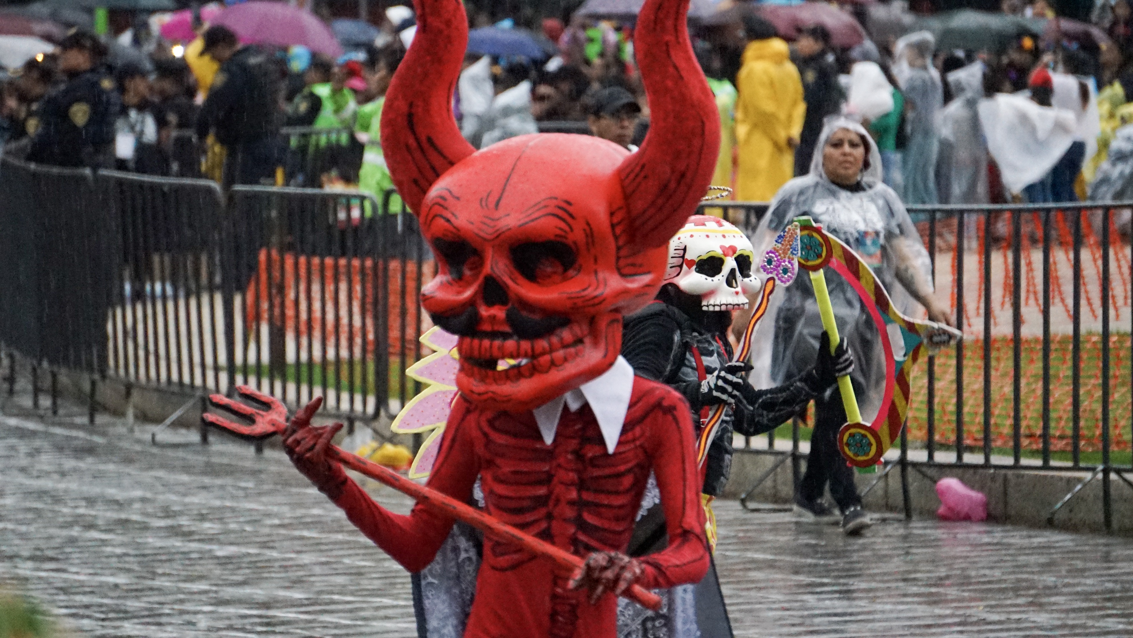 El desfile inició en el Zócalo de Ciudad de México y terminó cuadras adelante del Ángel de la Independencia