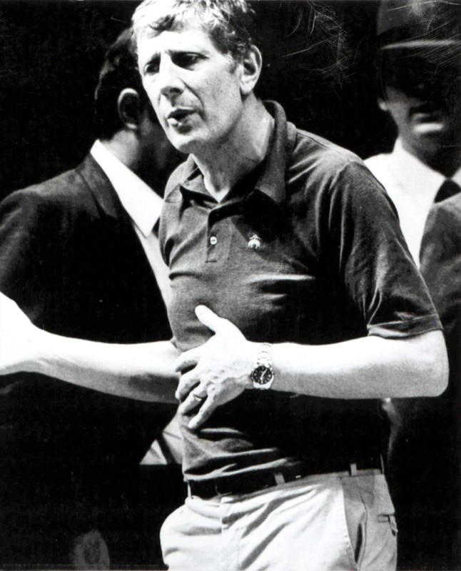 Foto de archivo. El director de ópera, Jonathan Miller, a sus 51 años durante un ensayo de la producción "Rigoletto" de Giuseppe Verdi en Londres, Reino Unido. 1 de enero de 1985. REUTERS/Dylan Martinez.
