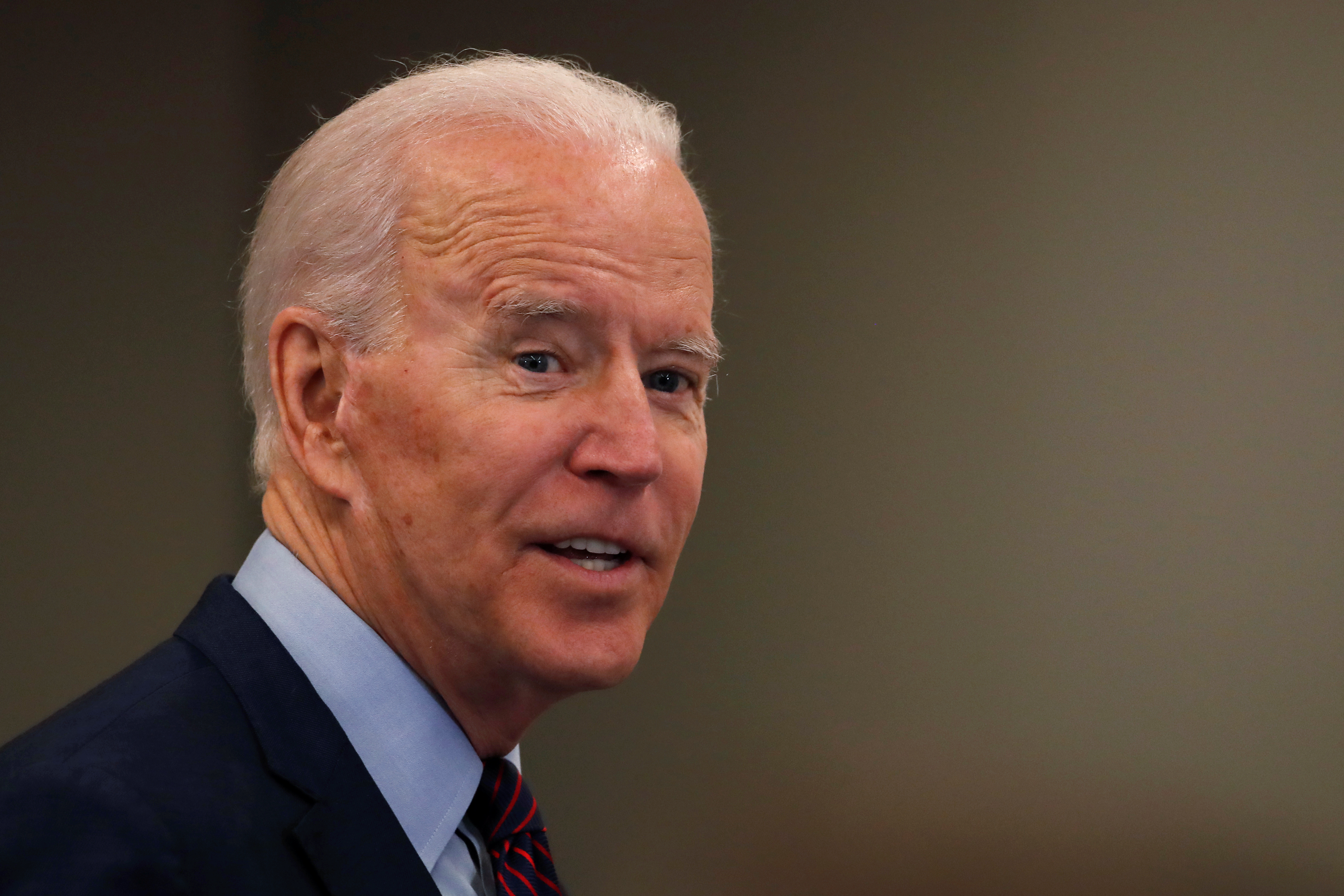 El ex vice presidente y precandidato demócrata Joe Biden (REUTERS/Mike Blake)