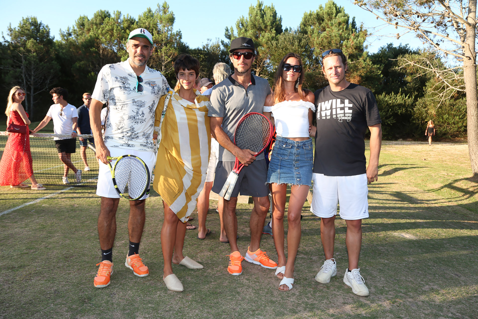 Calu Rivero y Diana Arnopoulos junto a los tenistas