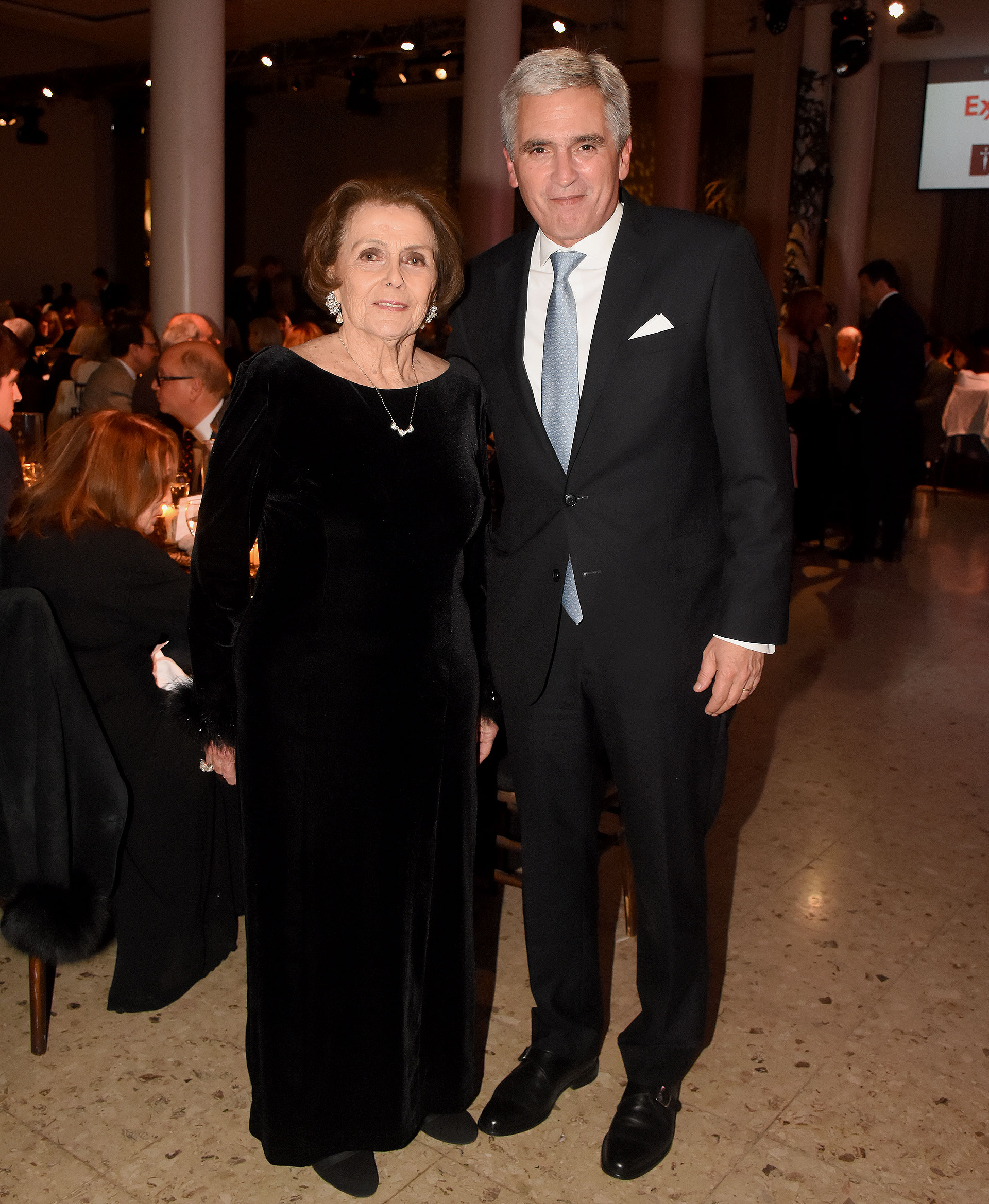 Meme Larivière, quien lidera el Comité de la Fundación Cruzada Patagónica, y el embajador de Perú en la Argentina, Peter Camino Cannock