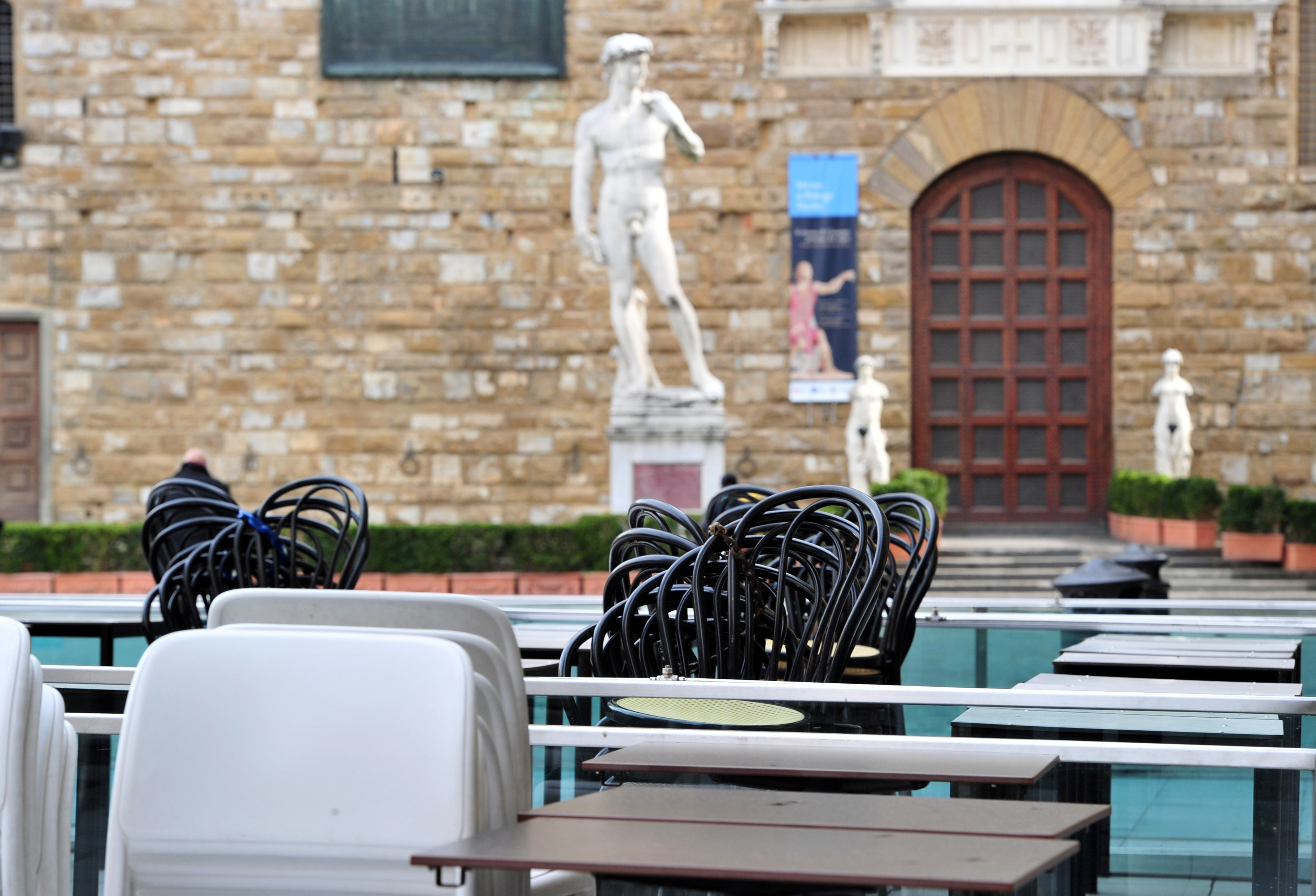 Un restaurante cerrado en Piazza della Signoria, en Florencia (REUTERS / Jennifer Lorenzini)