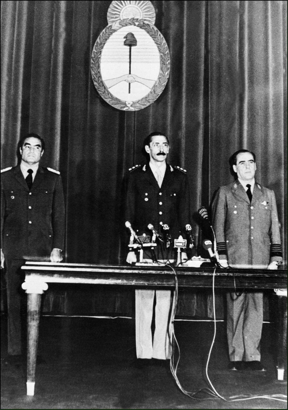 Se instaura la última dictadura militar argentina.