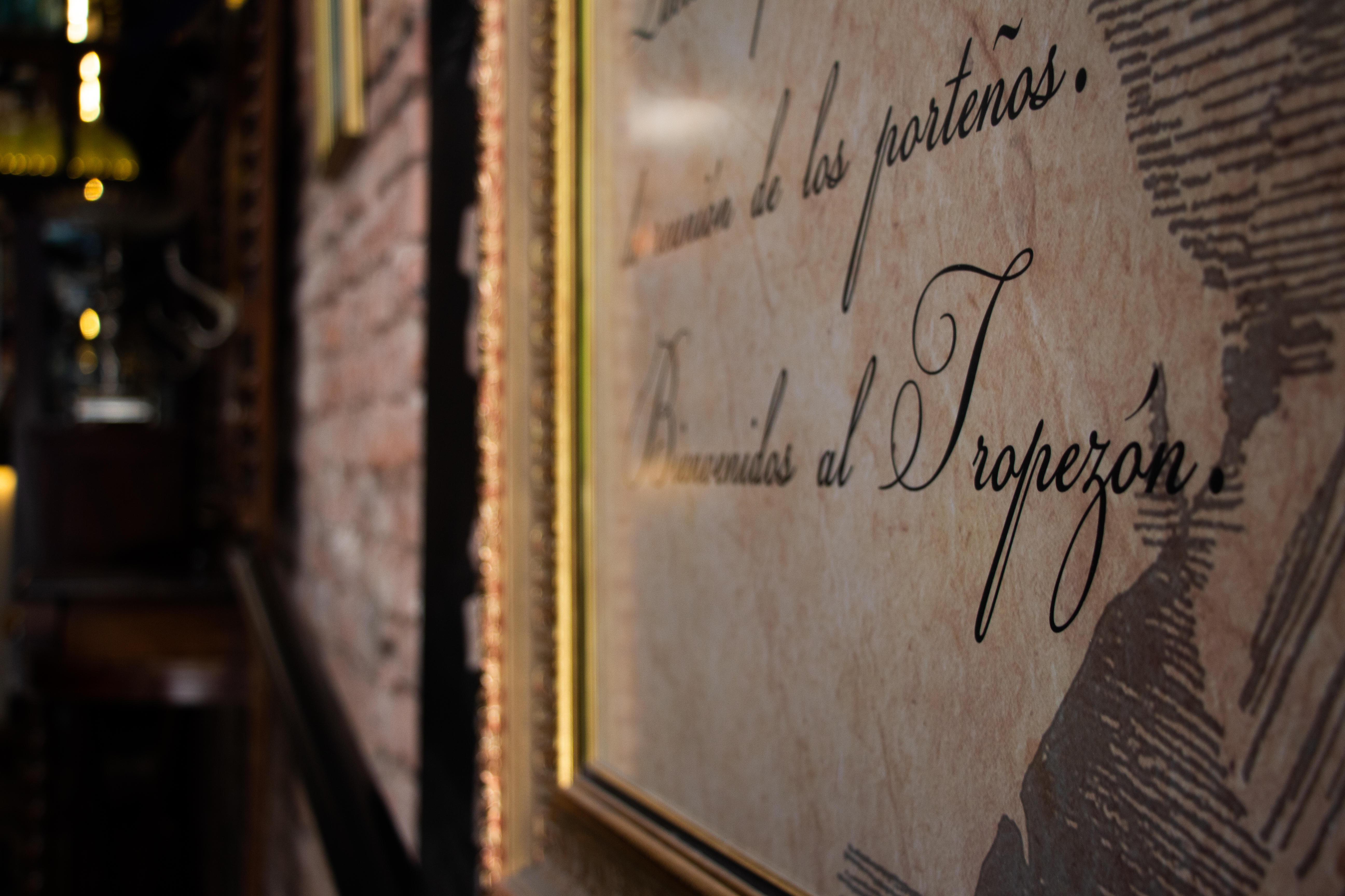 En 1901, el restaurante se mudó a Callao y Cangallo (hoy Perón) ubicación en la que funcionó hasta 1925, donde a raíz de una desgracia -el restaurante donde funcionaba tuvo un derrumbe y se arruinó el salón- volvieron a mudarse. El 10 de febrero de 1926 se reinauguró en Callao 248