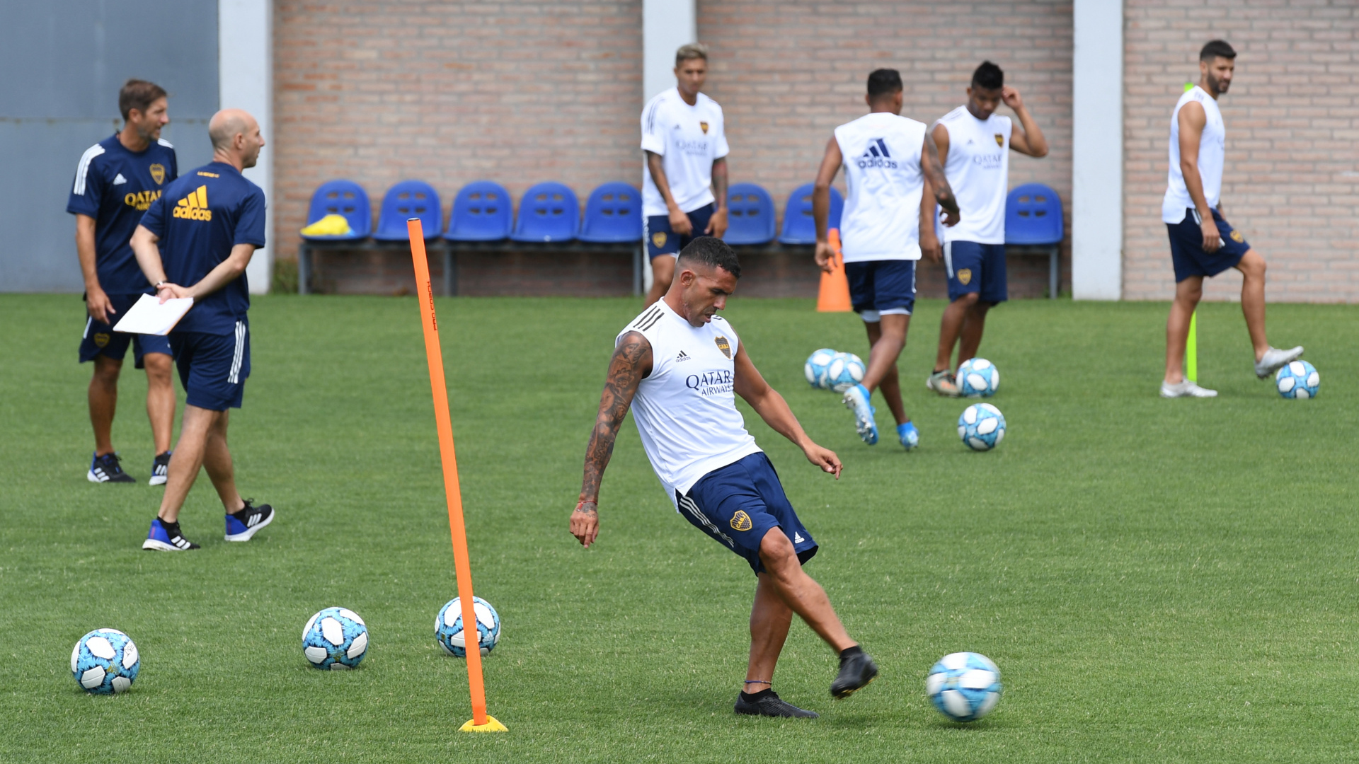 Tres jugadores volvieron de sus préstamos: Leonardo Jara (DC United, de Estados Unidos) y Nahuel Molina Lucero (Rosario Central), que participaron de la jornada de hoy, mientras que Sebastián Pérez (Barcelona, de Ecuador) no será tenido en cuenta