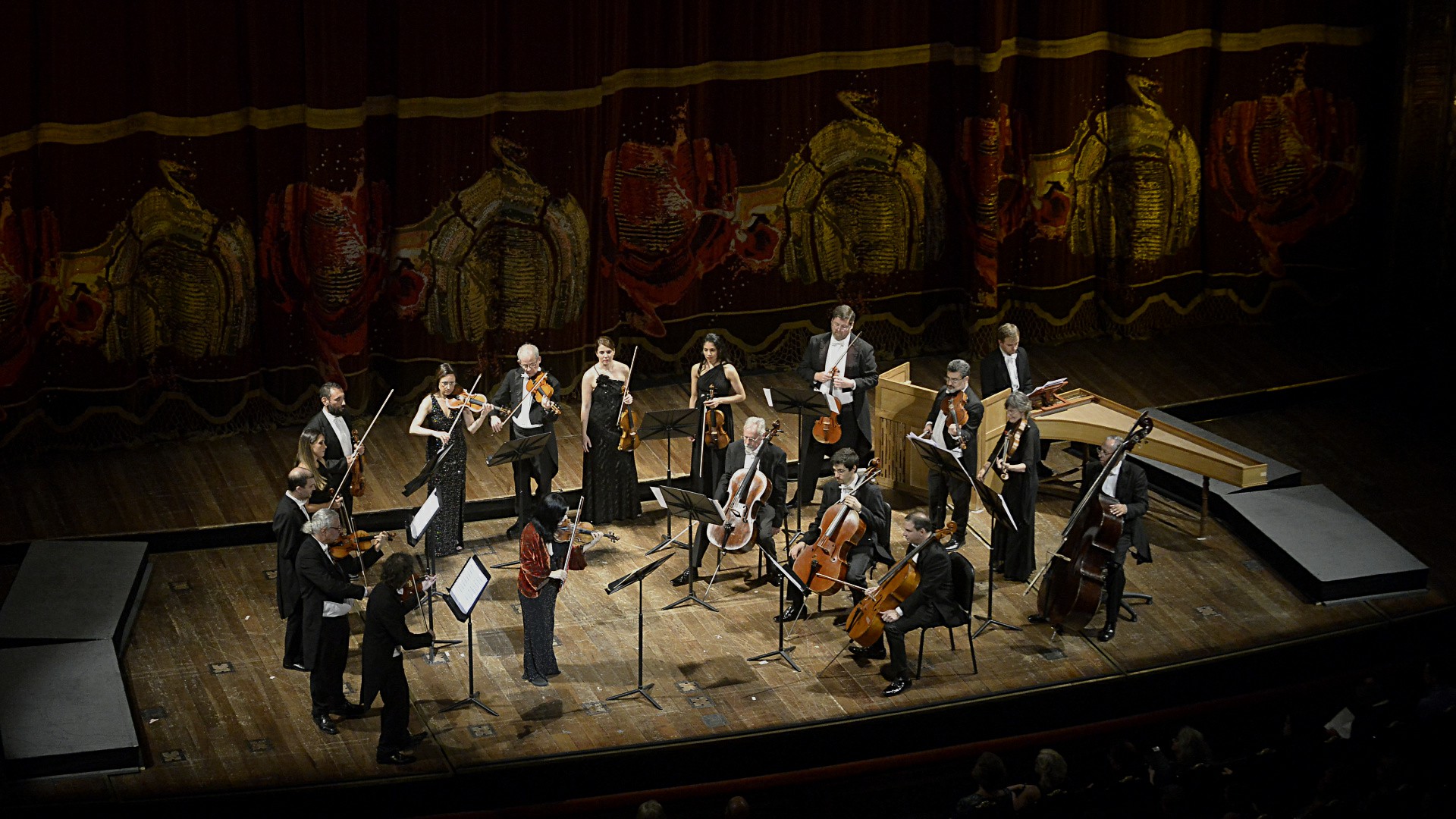 Además, la Camerata Bariloche junto al Grupo de Canto Coral y reconocidos solistas vocales -entre quienes se encontraban Ian Honeyman (Inglaterra), Graciela Oddone (Argentina) y Susanna Moncayo Von Hase (Argentina)- interpretaron