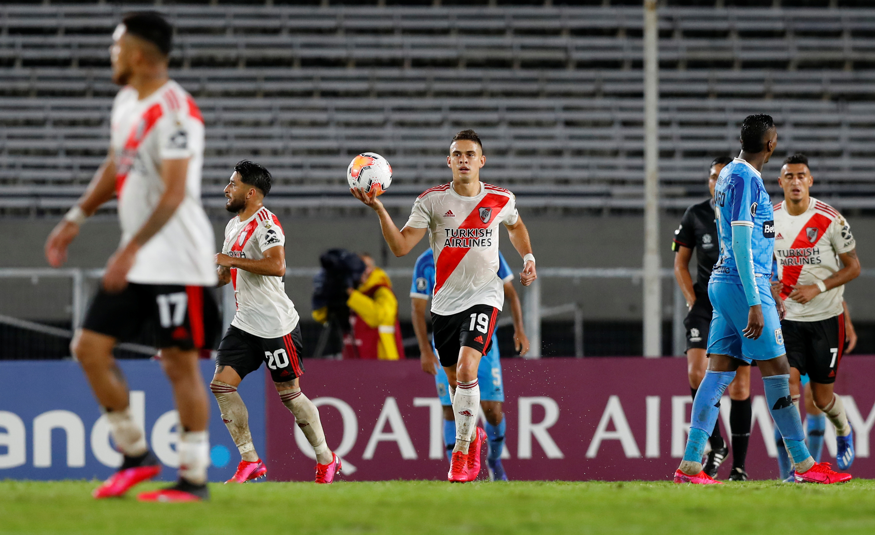 Por la Copa Libertadores y sin público, River goleó 8-0 a Binacional en el estadio Antonio V. Liberti (REUTERS/Agustin Marcarian)