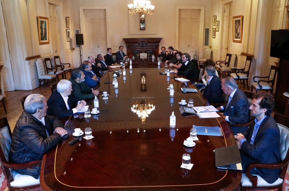 El Gobierno, la UIA y la CGT, en la reunión del comité de crisis