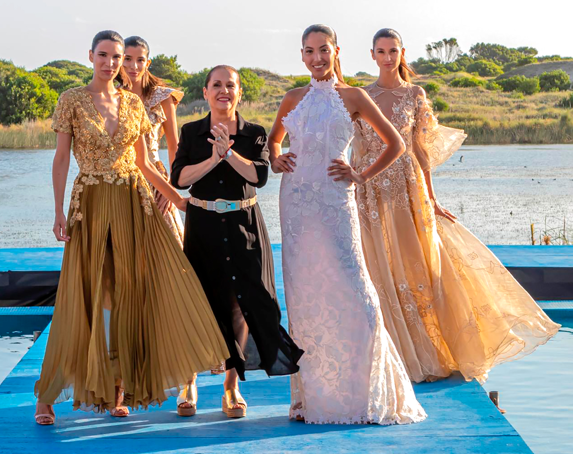 La diseñadora Susana Ortiz junto a sus modelos