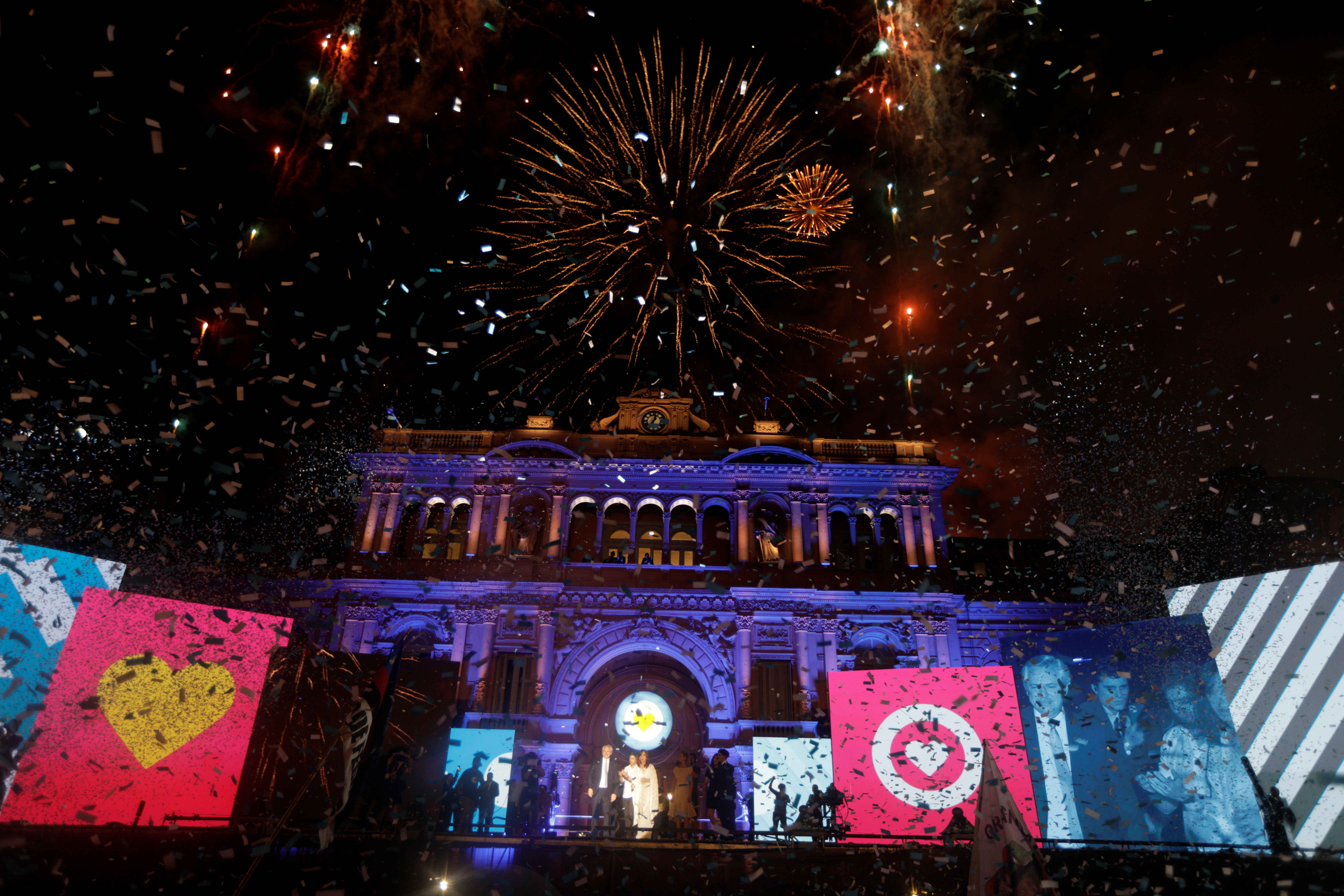 Fuegos artificiales sobre la Casa Rosada
