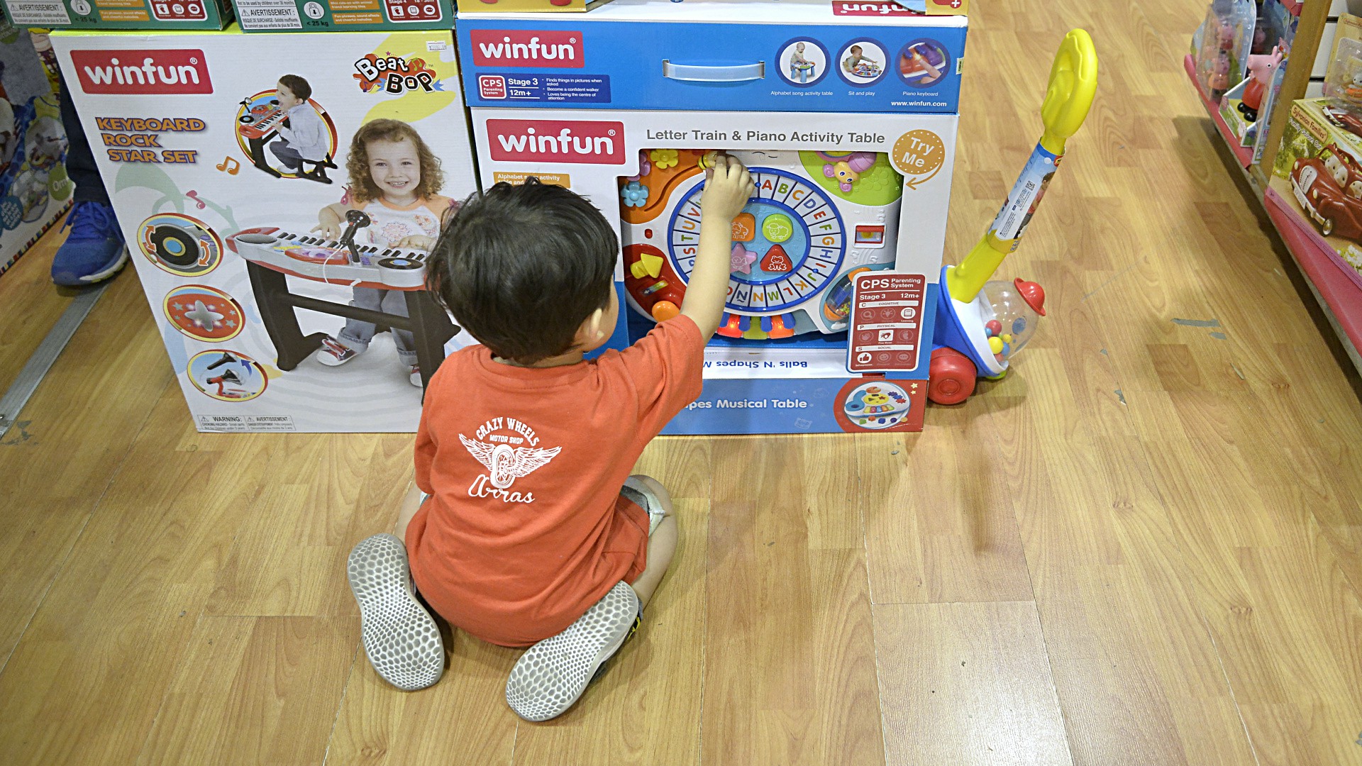 Desde el punto de vista cognitivo, los juguetes ayudan al desarrollo sensorial e intelectual en los niño