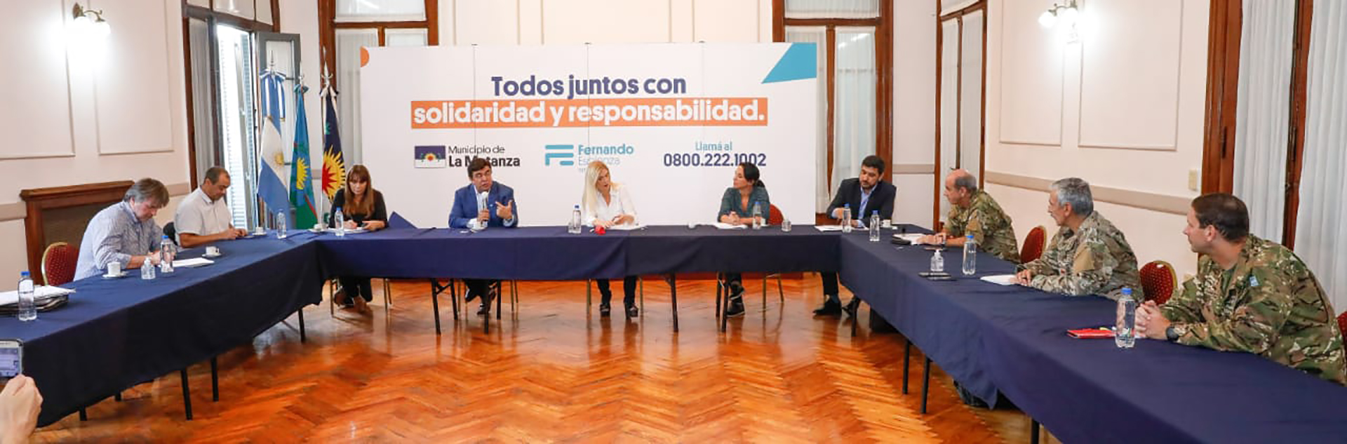 La vicegobernadora, Verónica Magario, junto al intendente Fernando Espinoza, representantes de los ministerio de Defensa, Interior y del Ejército