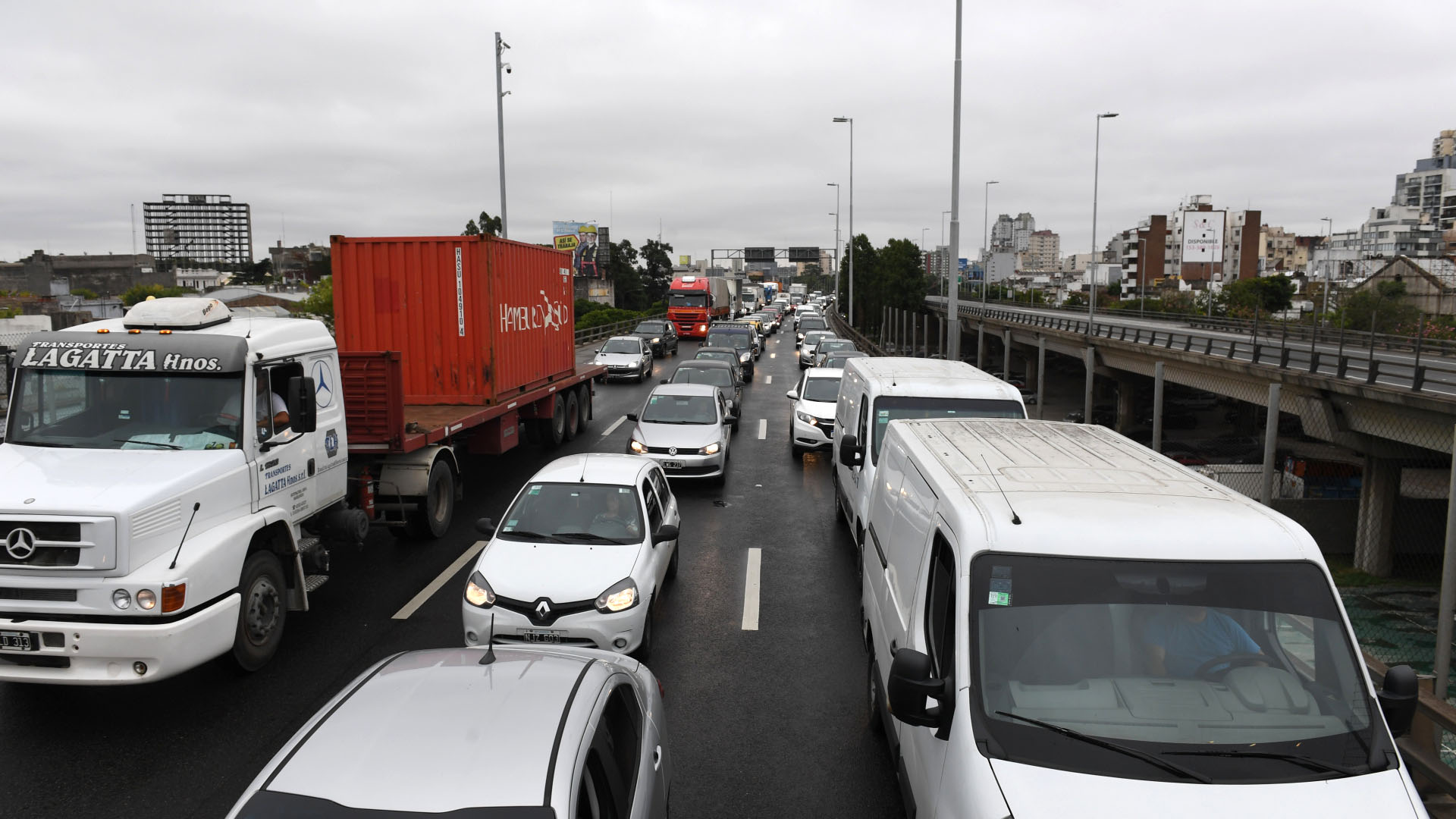 El acceso a la Capital Federal por Puente Pueyrredón también registra demoras