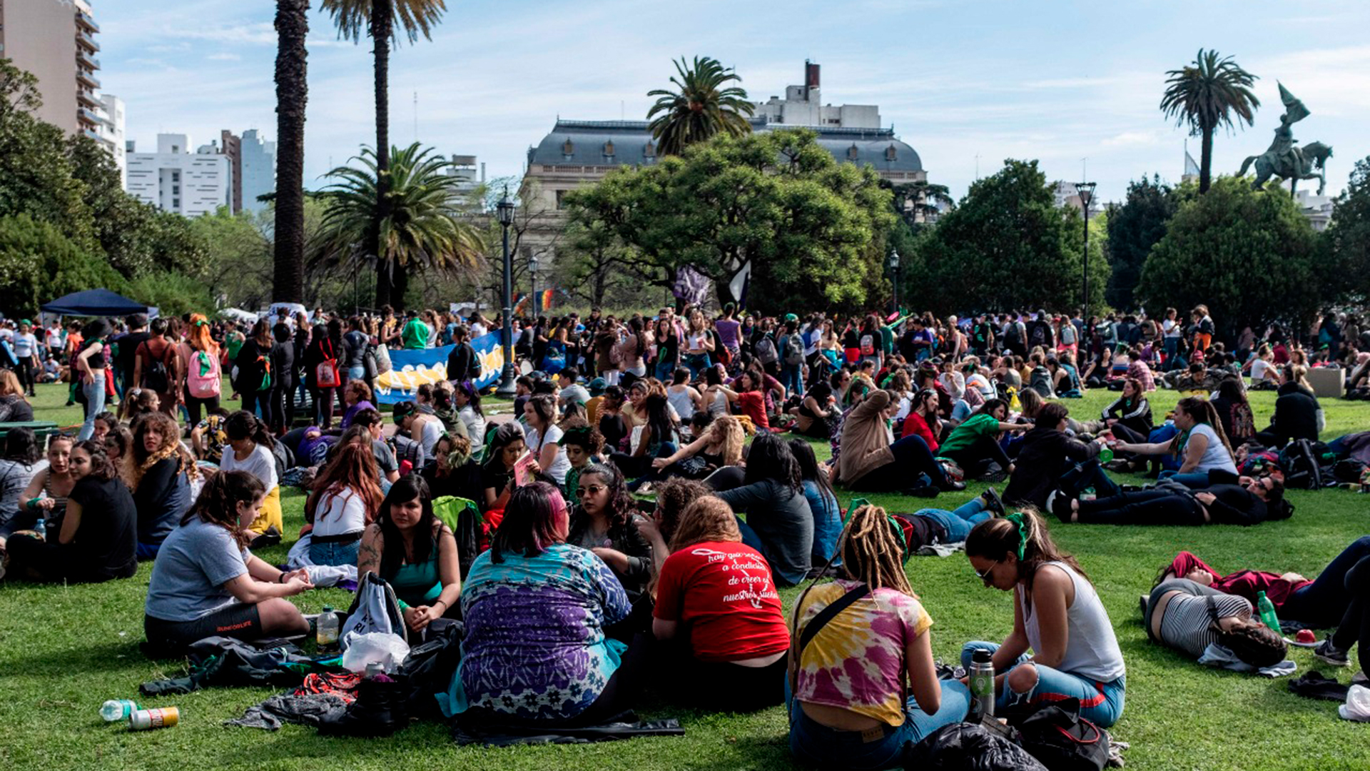 La Plaza San Martín, en La Plata, durante el Encuentro Nacional de Mujeres