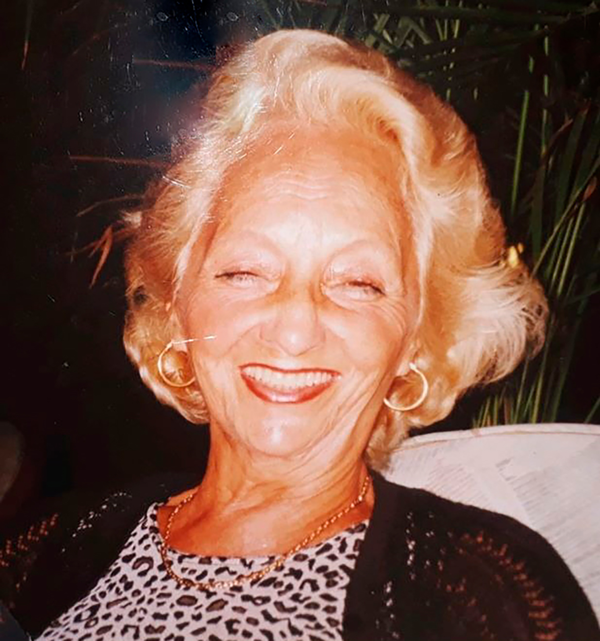 Su mamá, Celia Pérez, murió en abril del año pasado. Casi no conoció a su padre biológico, que falleció en 1978. Tras la separación de su primer esposo, su madre se unió a Carlos Pelagio Galíndez a quien Fernández consideró como su verdadero padre y de quien heredó su interés por el derecho. Por su compromiso, Galíndez llegó a ser juez de la Nación y de quien heredó el interés por el derecho