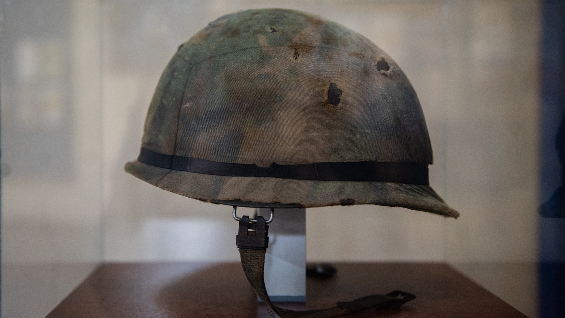 Casco perteneciente a un soldado argentino desconocido donado por un coleccionista británico