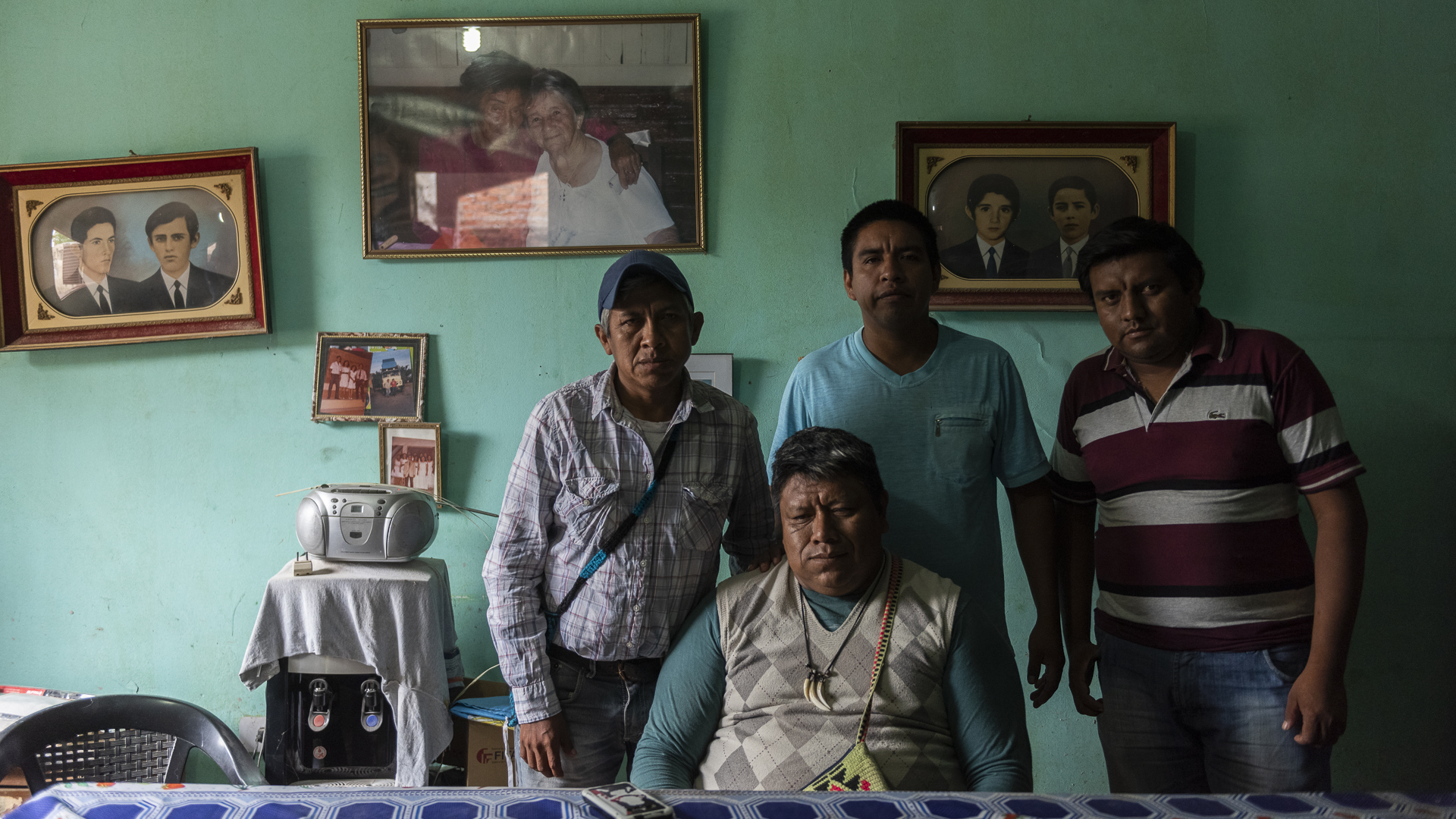 Los caciques Juan Braccamonte, Simplicio Sergio, Carlos Díaz y, abajo, Ceferino Vallejo.
