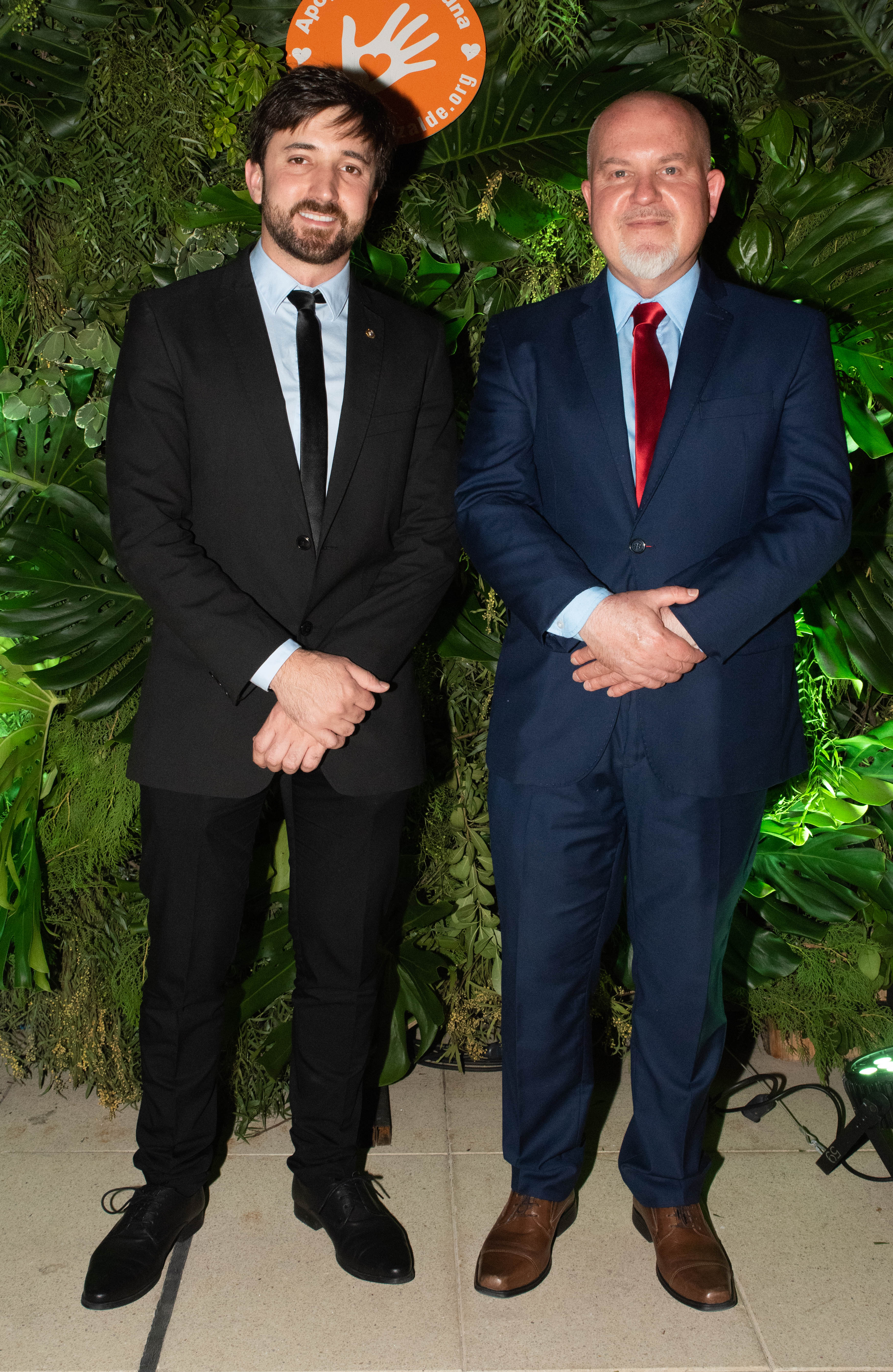 El cónsul de Uruguay en la Argentina, Santiago Vitale, junto a Juan Ignacio Penlowskyj