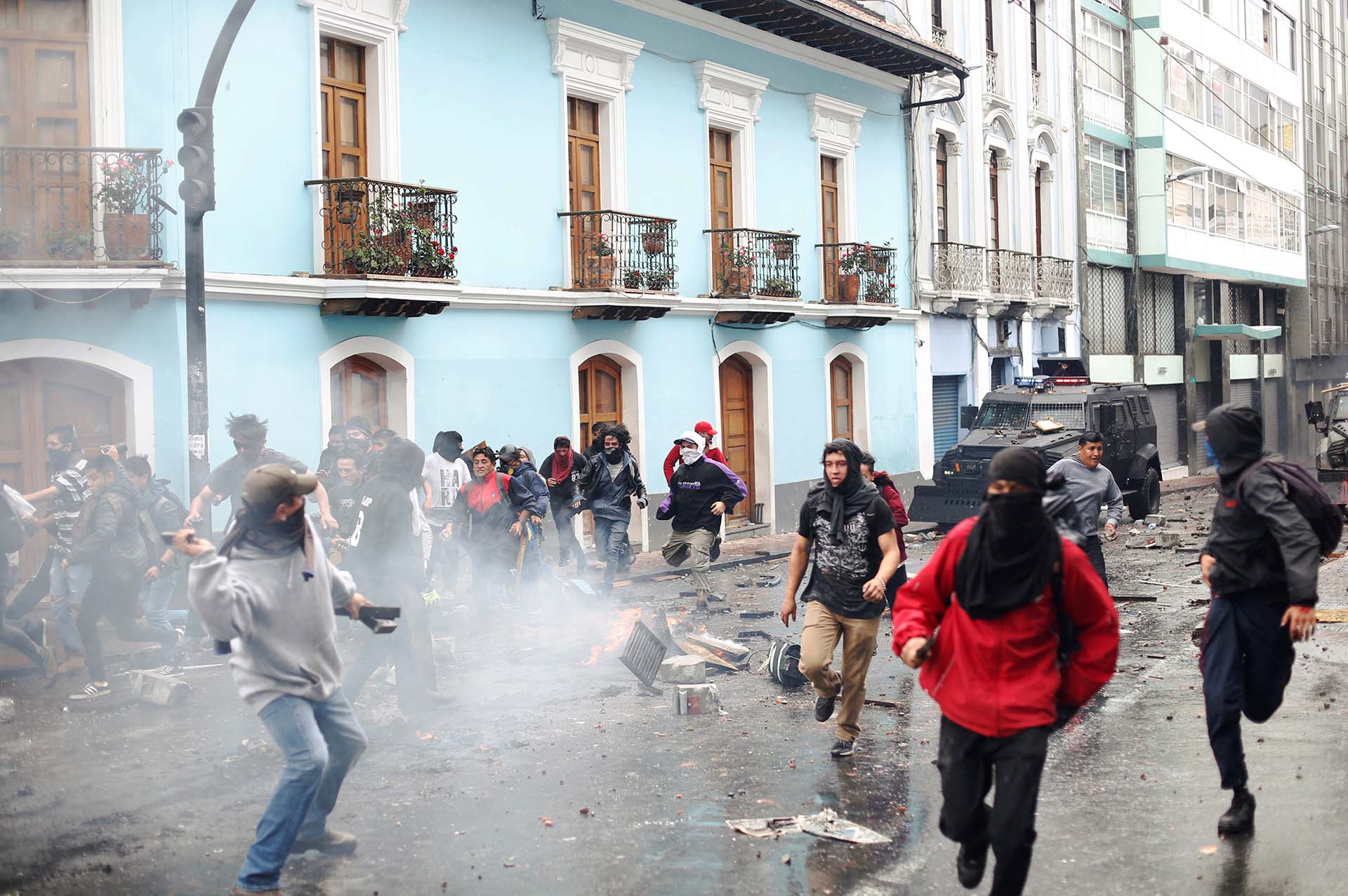La policía dispersó a los manifestantes con gases lacrimógenos (REUTERS/Daniel Tapia)