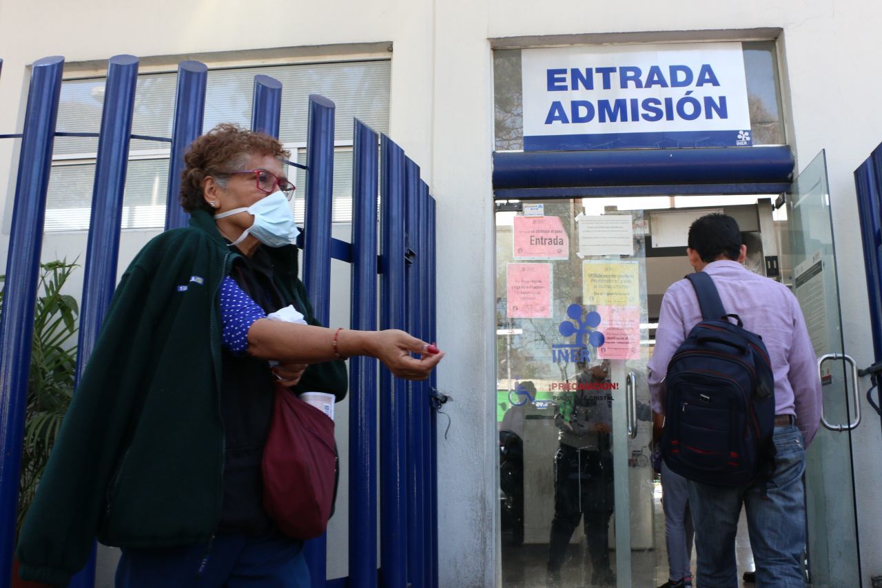 Sobre la incidencia que podría tener el coronavirus en pacientes con VIH, la Sociedad Española de Inmunología (SEI) explicó que, hasta la fecha, no existen indicios que confirmen que el tener VIH implique un mayor riesgo frente al coronavirus (Foto: Rogelio Morales/Cuartoscuro)