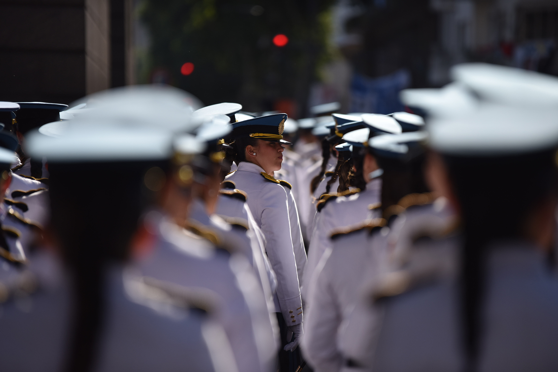 También se reforzará la presencia de agentes de Tránsito y de recursos para evitar problemas en la circulación de los vehículos por estas zonas. En este sentido, las autoridades nacionales informaron que durante esta jornada estarán trabajando un total de 350 empleados con el objetivo de controlar que se respeten los lugares por donde no podrán transitar los automóviles. Para el operativo se pondrán a disposición un total de 30 motos, 20 camionetas y más 40 carteles informando sobre los desvíos en puntos estratégicos y accesos a la Ciudad.