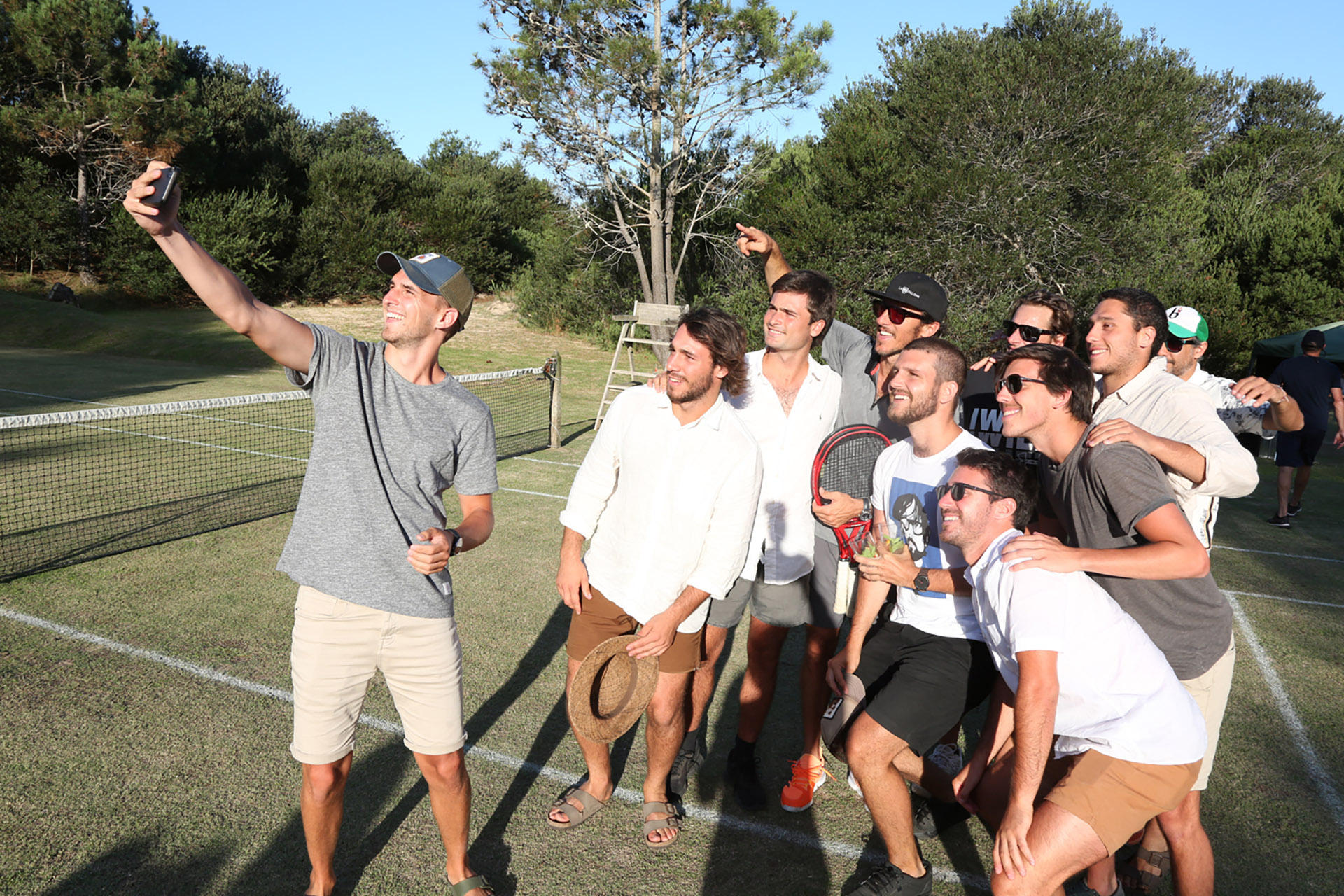Pico Mónaco y sus fans en el torneo de tenis Pro Am en Las Cárcavas