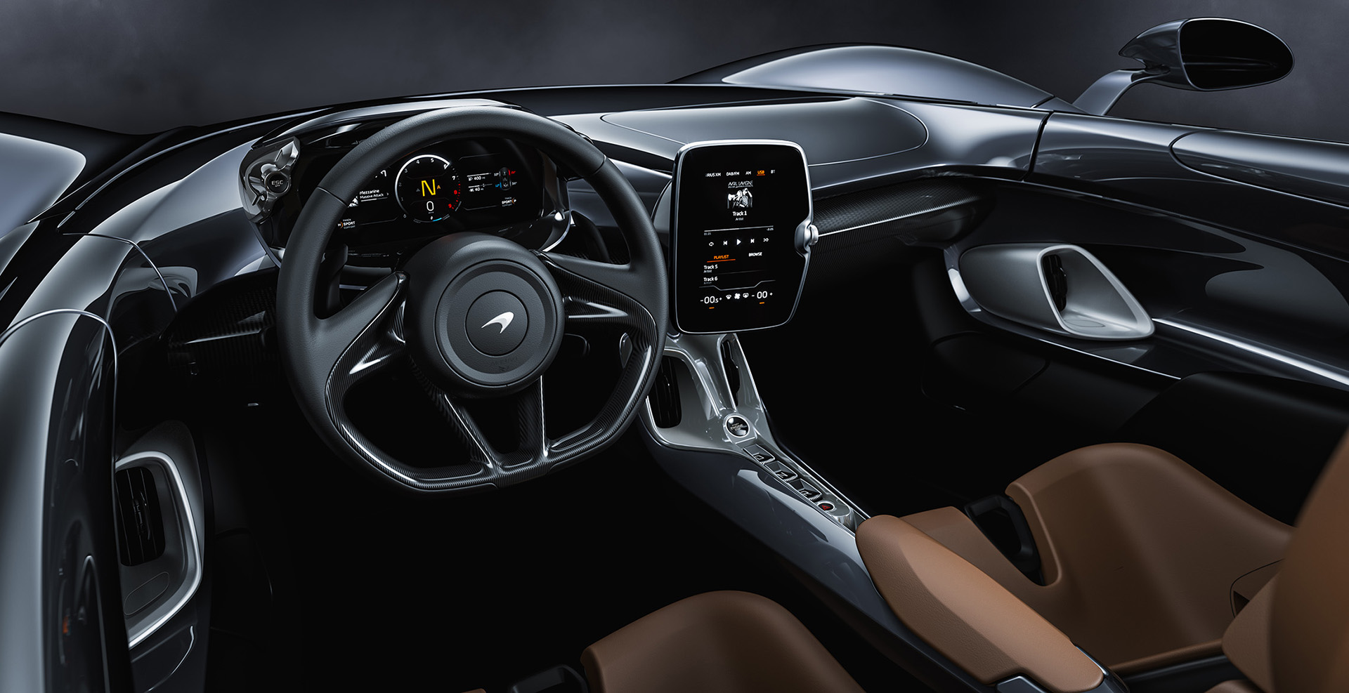 Aunque tiene espacio, el habitáculo fue pensado como un cockpit de carreras, con foco en el piloto