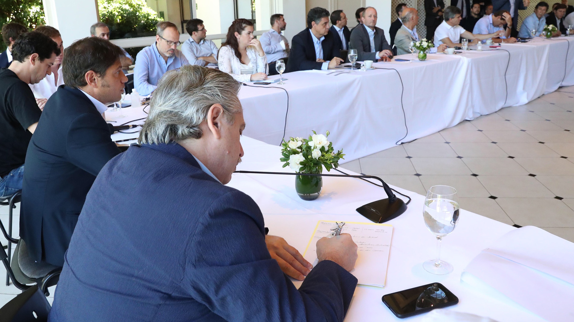 Alberto Fernández, Axel Kicillof y los intendentes del Gran Buenos Aires, en un encuentro anterior