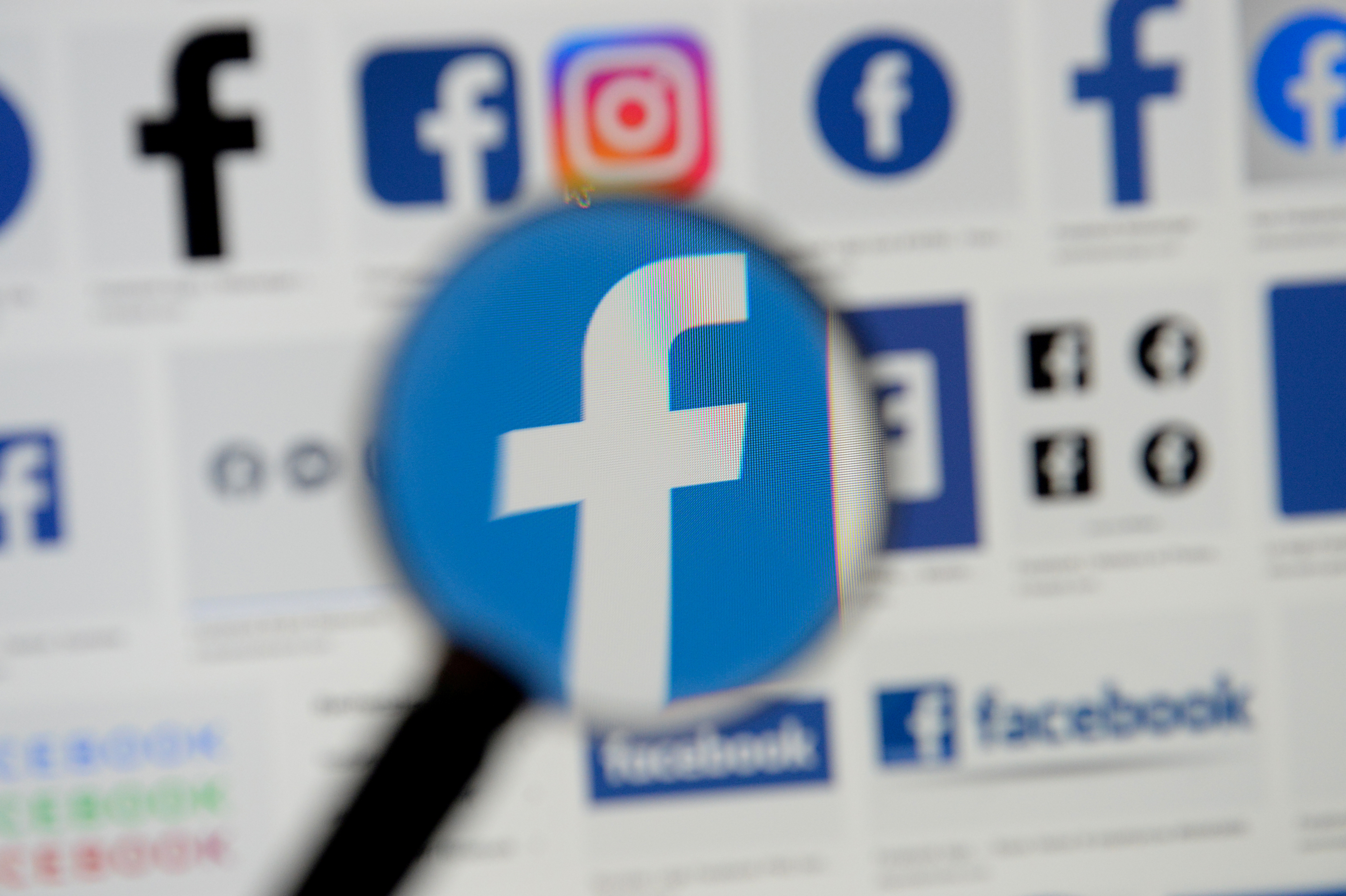 Una base de datos que contiene más de 267 millones de datos fue expuesta en la web pero la publicación ya no está disponible (REUTERS/Johanna Geron/Illustration/File Photo)