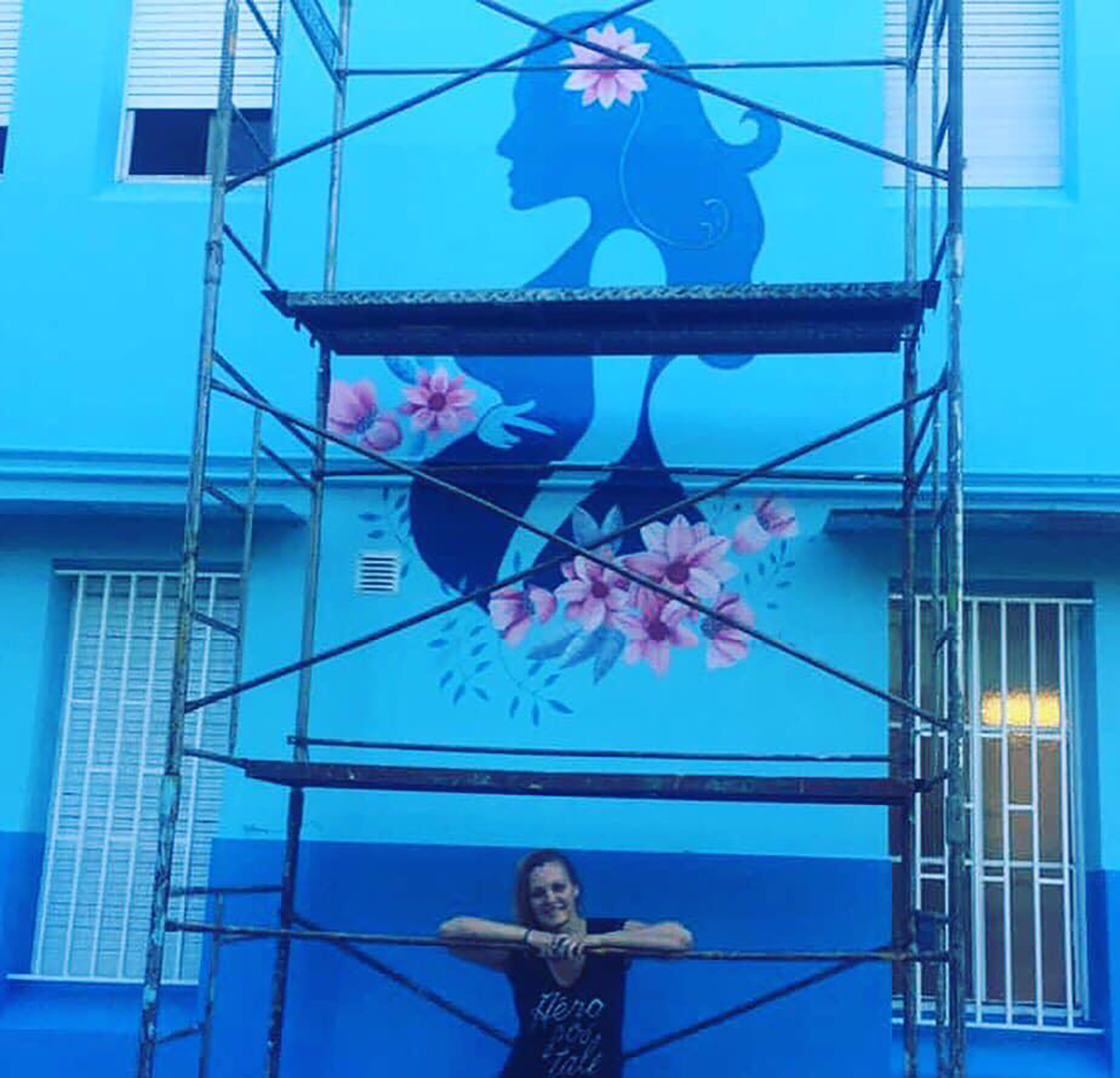 El otro mural pintado por Feider en la fachada del sector Maternidad