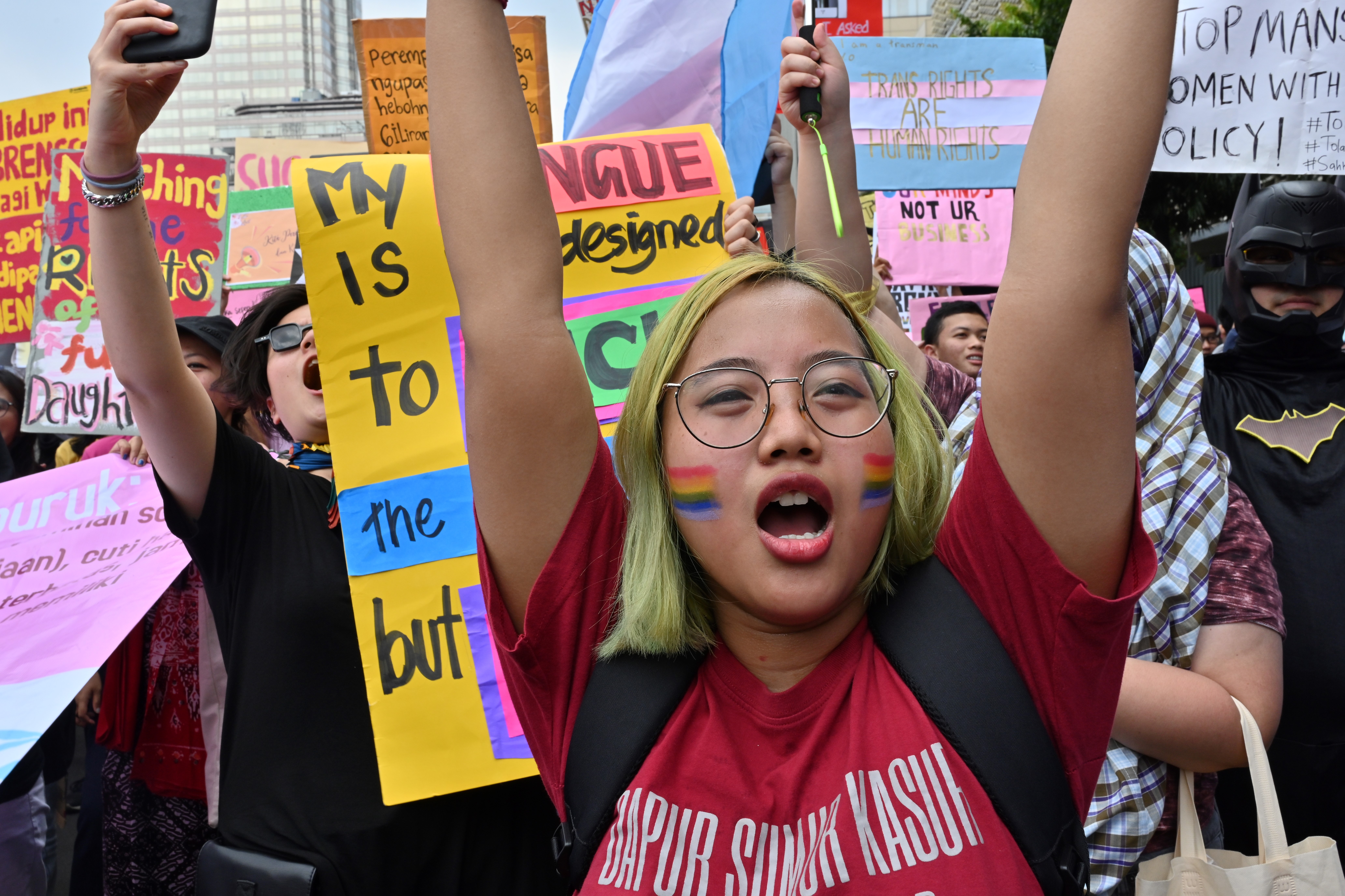 Los indonesios marchan para conmemorar el Día Internacional de la Mujer en Yakarta el 8 de marzo de 2020. (Foto de ADEK BERRY / AFP)