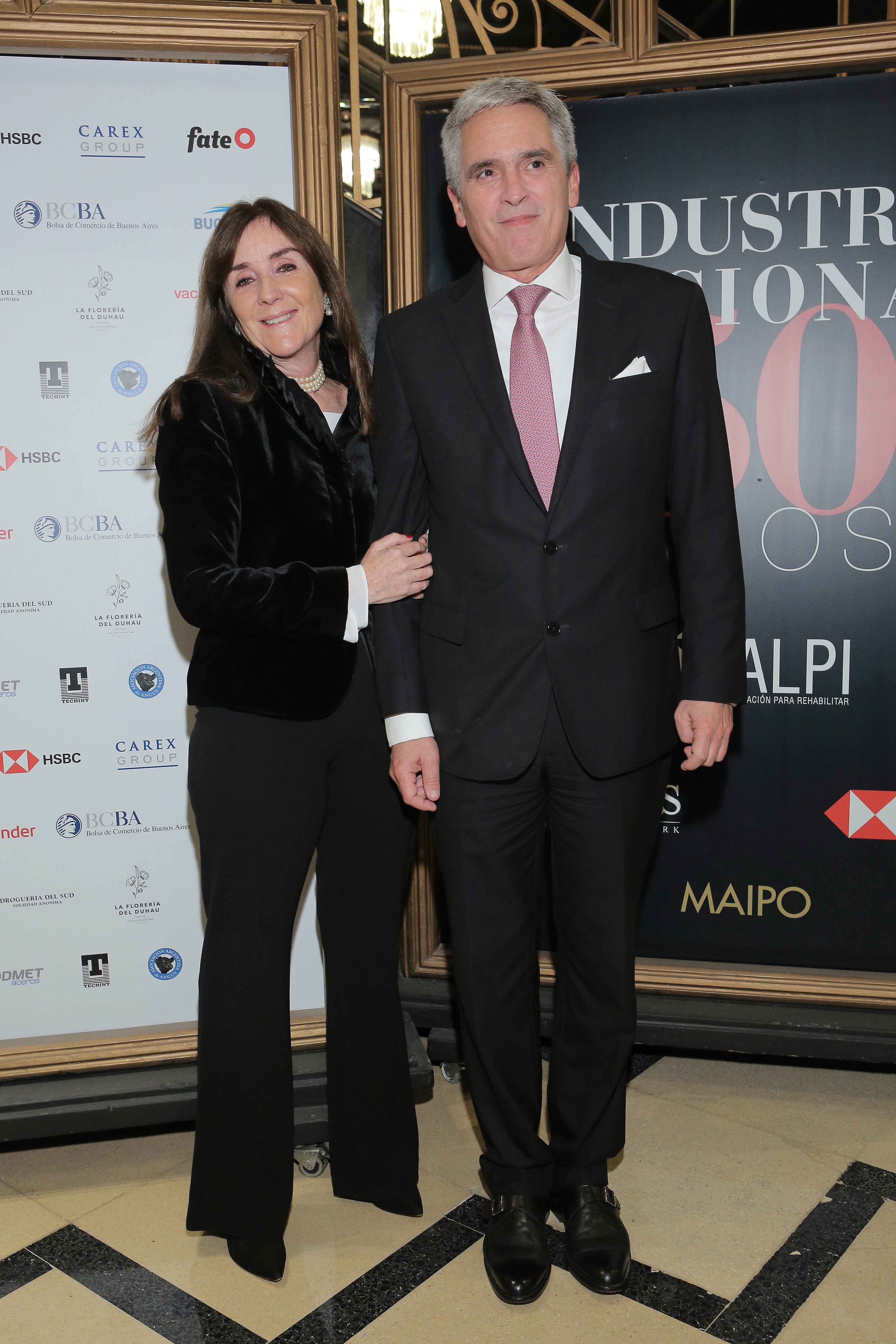 El embajador de Perú, Peter Camino Cannok, y su esposa
