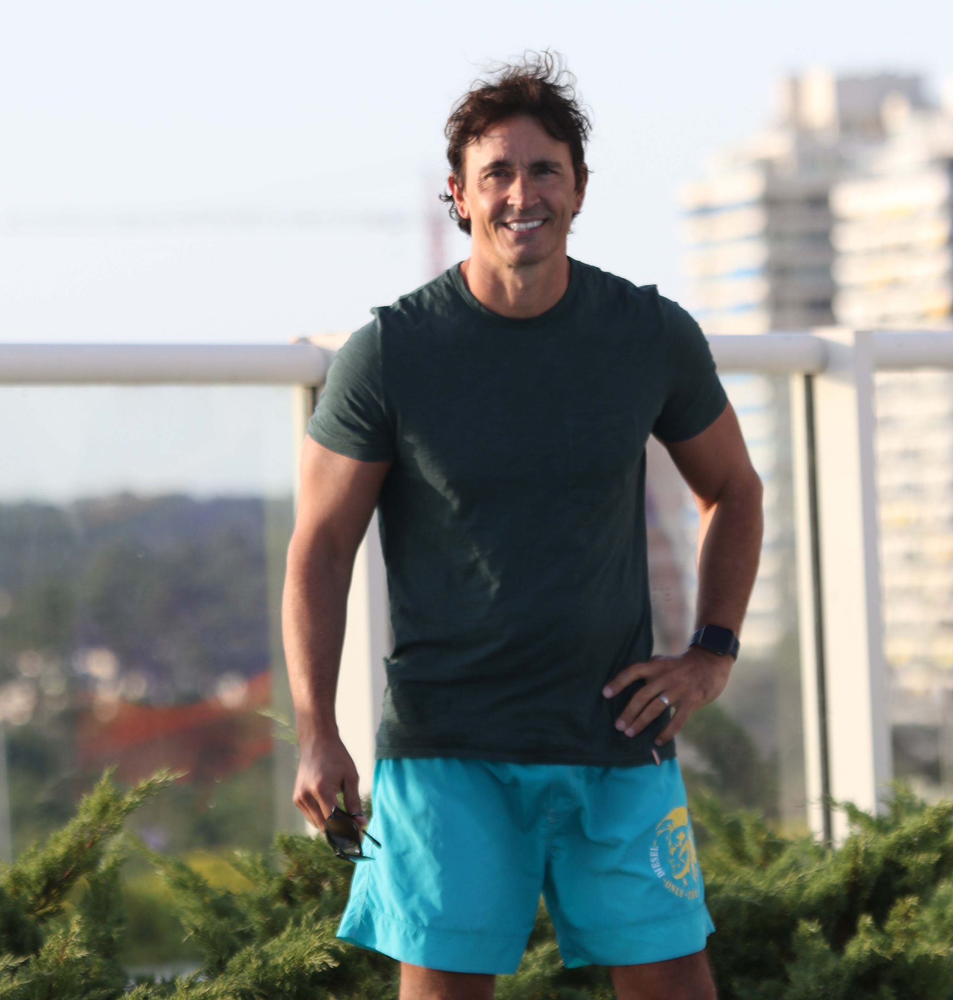 Sebastián Estevanez, listo para un día de playa