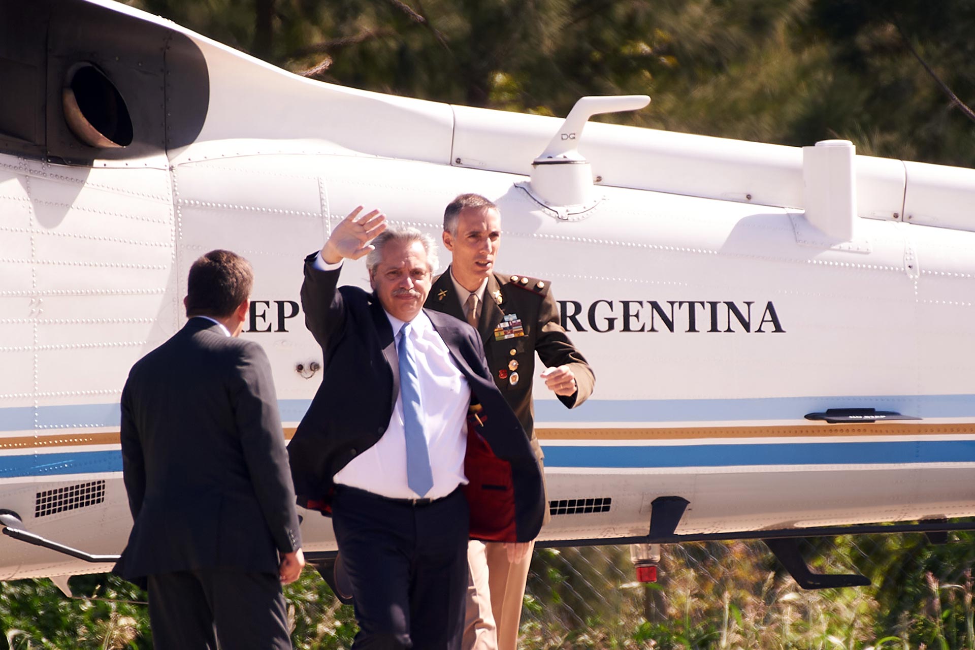 Alberto Fernández usa el helicóptero presidencial para controlar que la cuarentena se respete en la provincia de Buenos Aires. (Aglaplata)