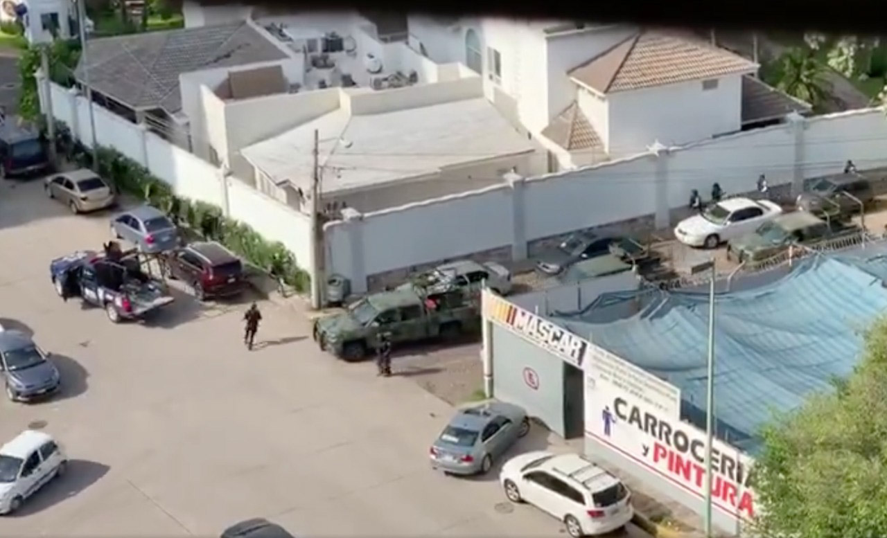Fuerzas federales rodearon la casa en la que se encontraba Ovidio Guzmán el 17 de octubre
(Foto: Cuartoscuro)