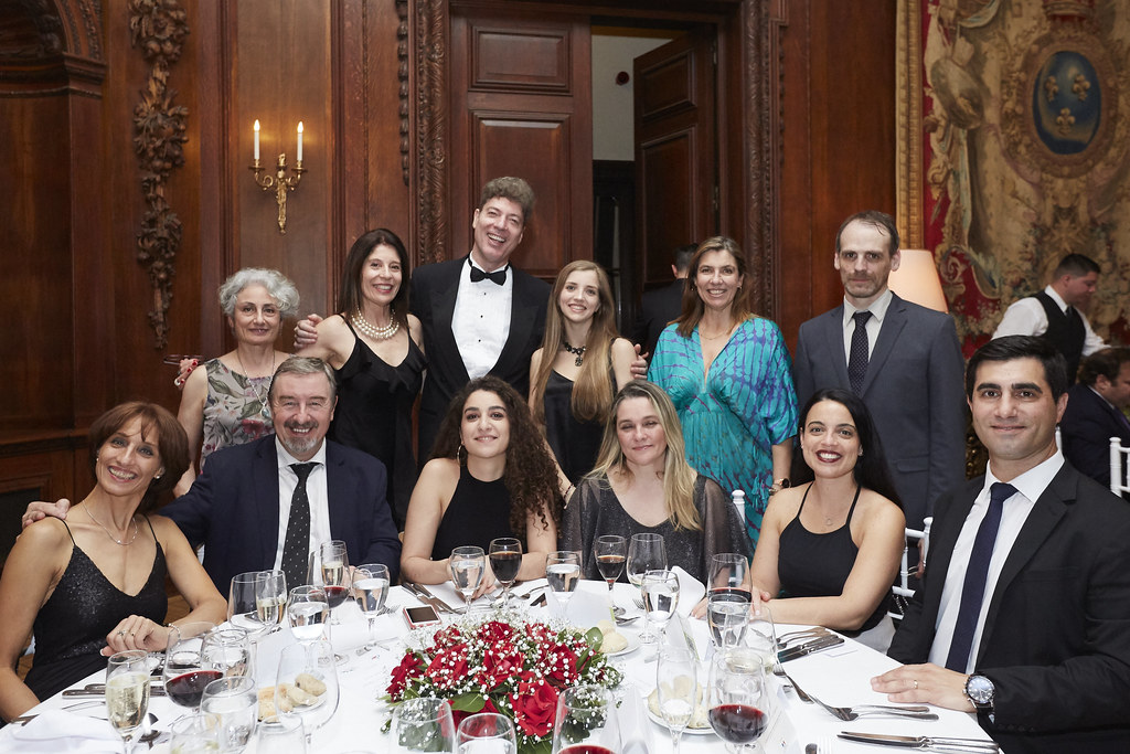 Sentados: Marcela Aybar y Philippe Pailler, delegación CCI France Argentine en Córdoba; Tanya Melhem, Equinoxe; Mariana Faba, CEO de C’est Bleu; Analía Valencia y su esposo Christian Pannunzio (A+V Group). De pie: Silvia Del Campo, CCI France Argentine; Liliana Hidalgo, directora general de CCI France Argentine, y su esposo Fernando Freire; Clara Dello Russo; Clarisa Urruti y Pablo Tiscornia (CCI France Argentine)