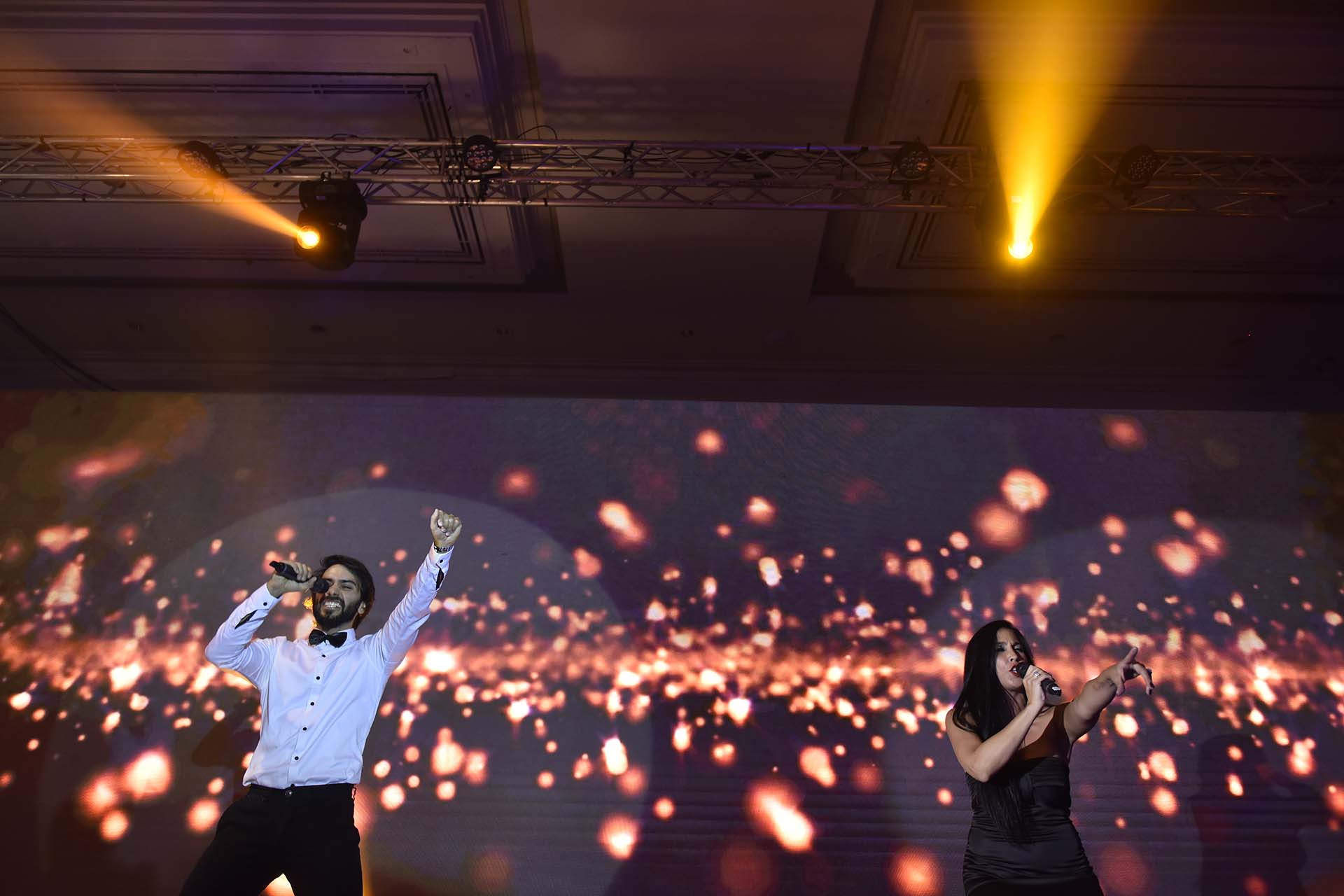 En la celebración, Ilusión Show, deleitó a los presentes con canciones que hicieron bailar a todos los presentes