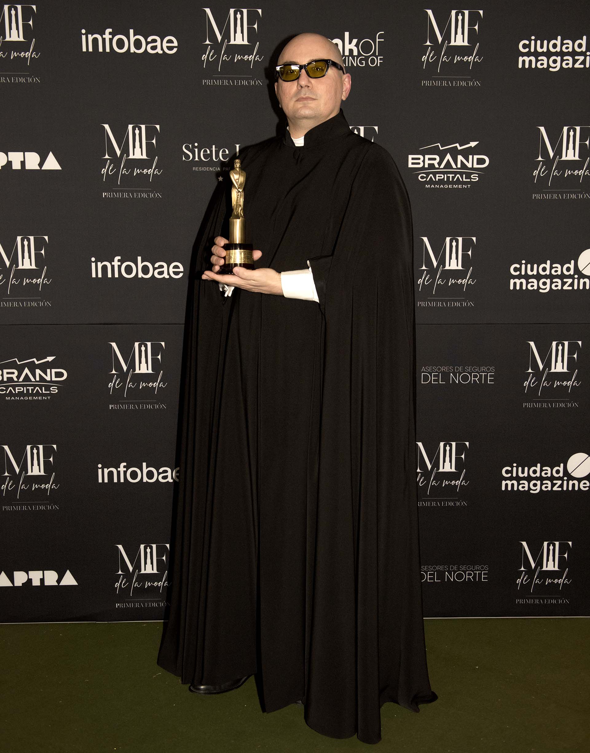 El diseñador argentino Pablo Ramírez con su inconfundible tono negro . Ganó como el mejor diseñador