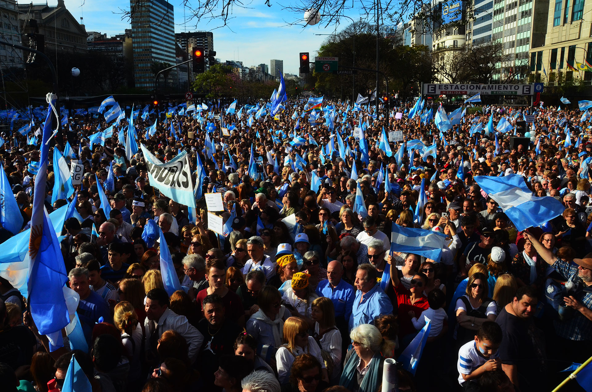 Imagen del último "Sí, se puede" en el Obelisco (Matías Arbotto)