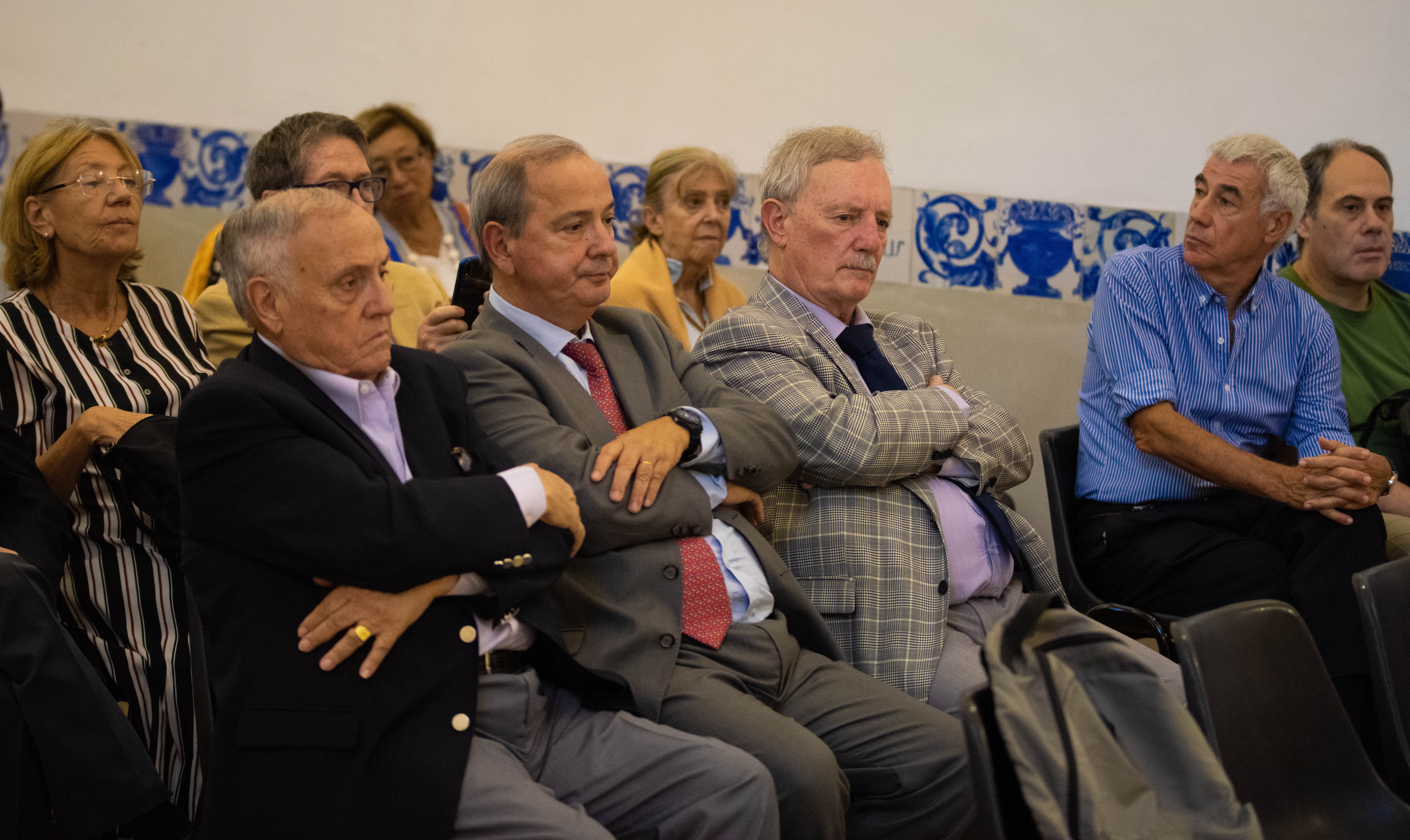 Entre las primeras filas se sentaron el ex embajador argentino en el Vaticano, Carlos Custer, el director de Culto Católico, Luis Saguier Fonrouge y el secretario general de la Asociación Cristiana de Jóvenes (YMCA) Angel Bruno Eduardo Rodríguez. Segunda fila, al medio, Alberto Zimerman, en representación de la DAIA.