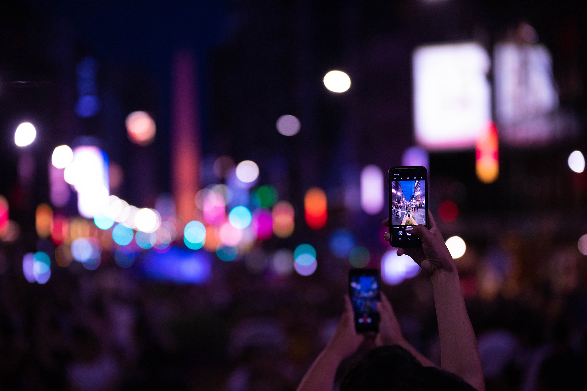 El evento se extendió hasta la madrugada del lunes.