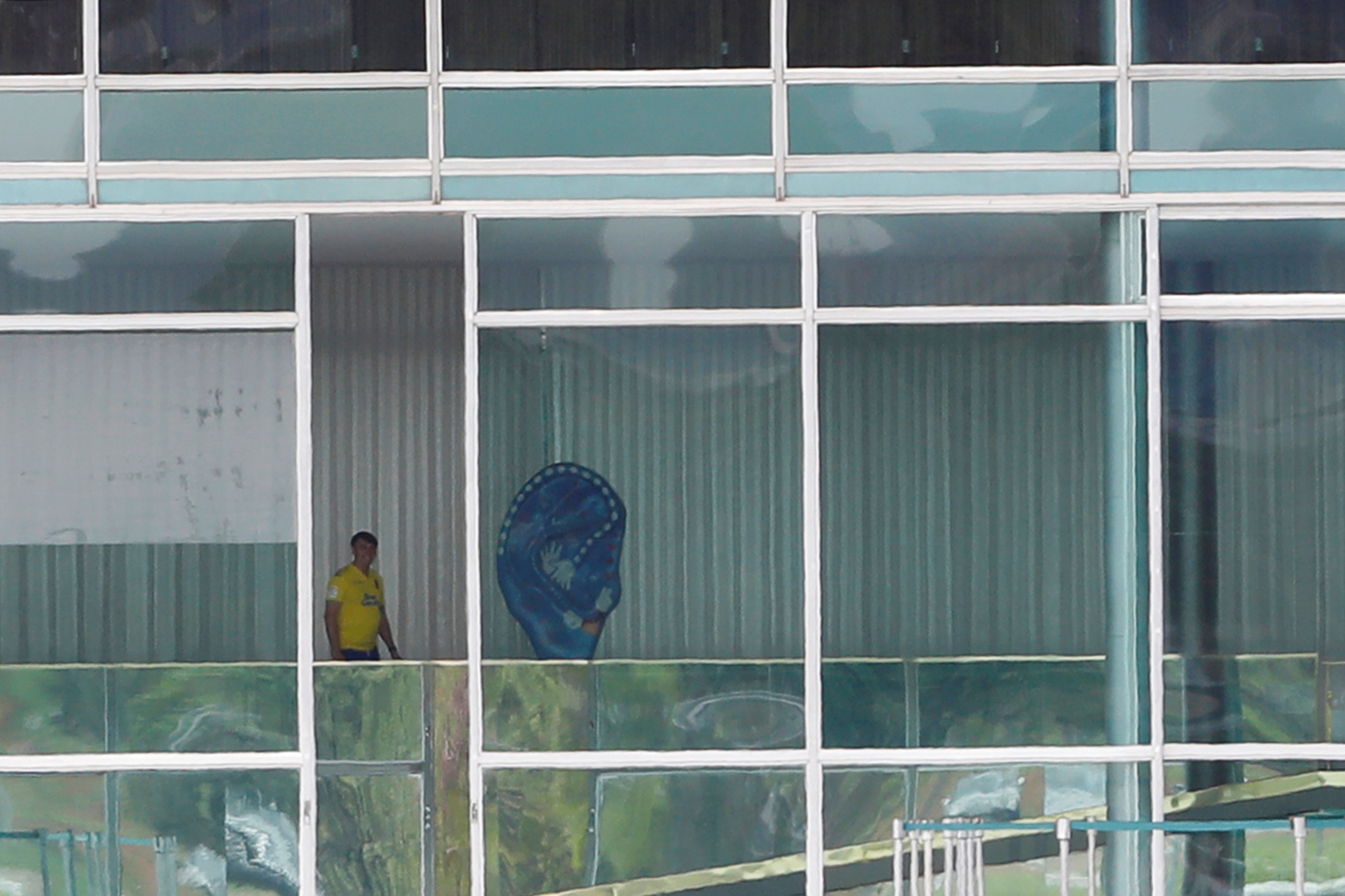 Jair Bolsonaro el martes después de un encuentro con el vicepresidente Hamilton Mourao en el Palacio de la Alvorada (REUTERS/Adriano Machado)