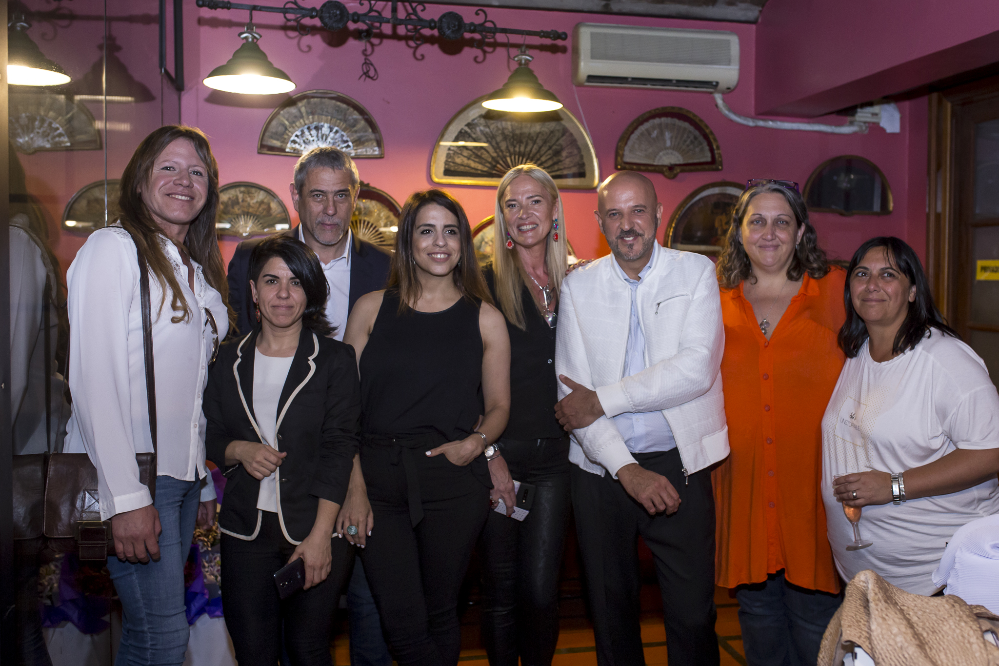 La activista Trans Ornella Infante, el Intendente de Avellaneda Jorge Ferraresi y María Rachid junto al diseñador y el equipo de Fundeco