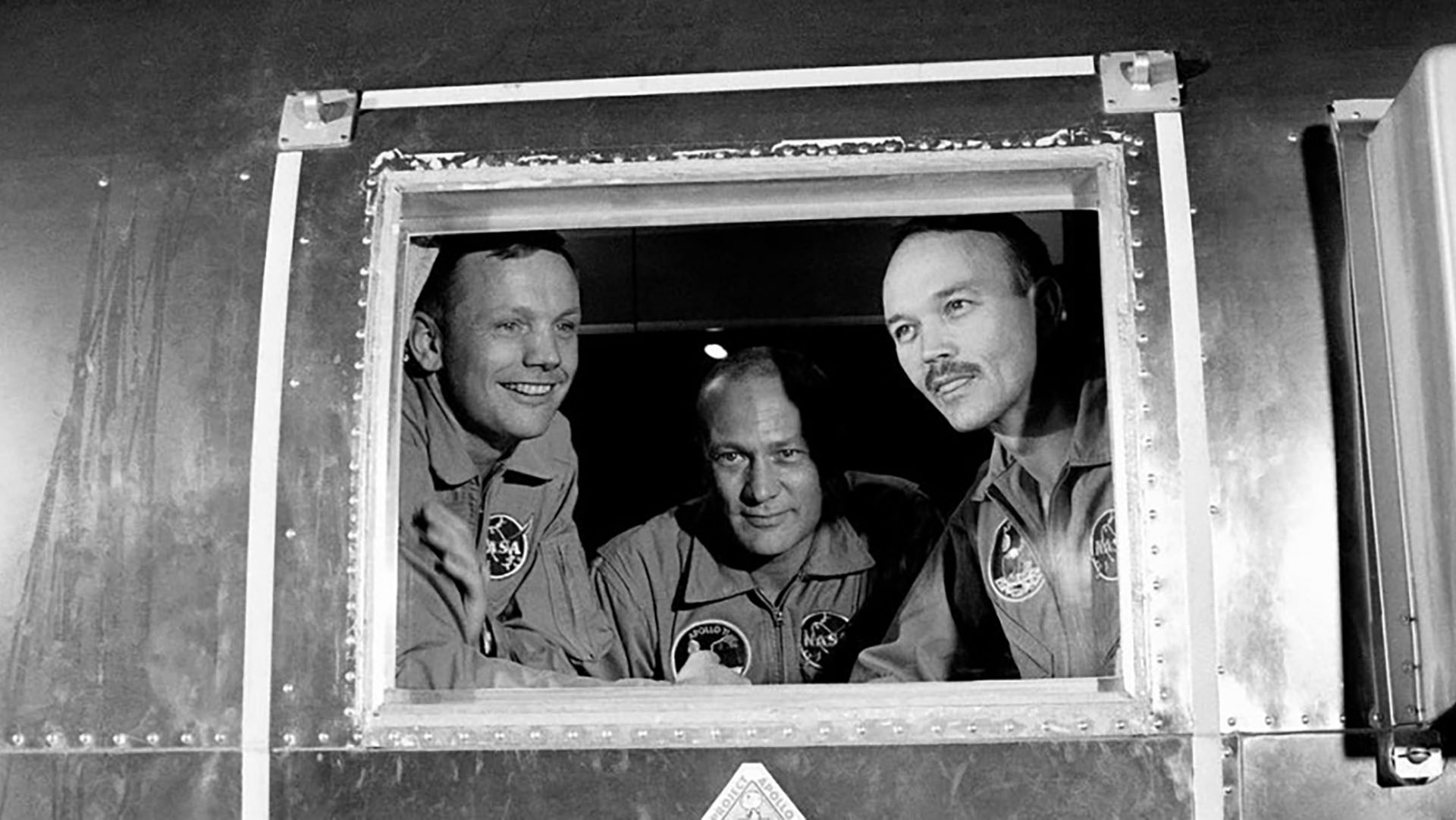 Los tres astronautas del Apolo 11, en cuarentena, tras arribar a la Tierra en 1969 (NASA)