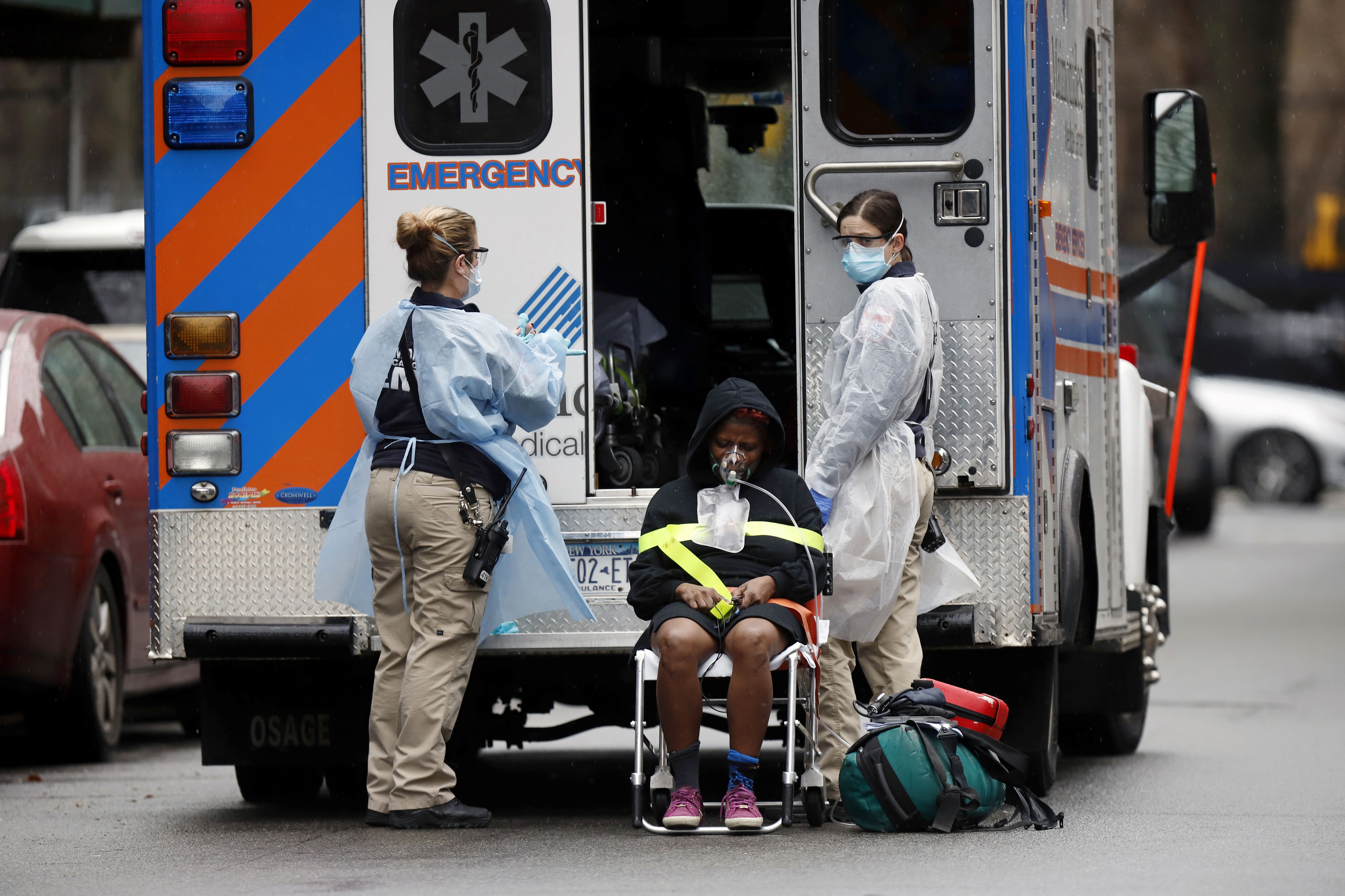 Emergency Medical Technicians (EMT) wearing protective gears wheel a sick patient to a waiting ambulance during the outbreak of coronavirus disease (COVID-19) in New York City, New York, U.S., March 28, 2020. REUTERS/Stefan Jeremiah