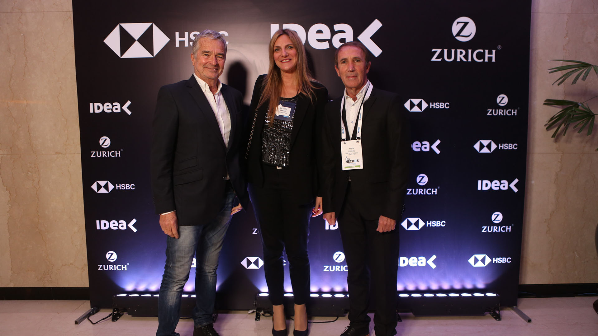 De izquierda a derecha: Ignacio Viale, empresario y consultor en comunicaciones; Mariana Coluccio, Jefa de Prensa y Relaciones Institucionales del Banco Itaú; Carlos Arbía, Director de Canal 10 de Mar del Plata