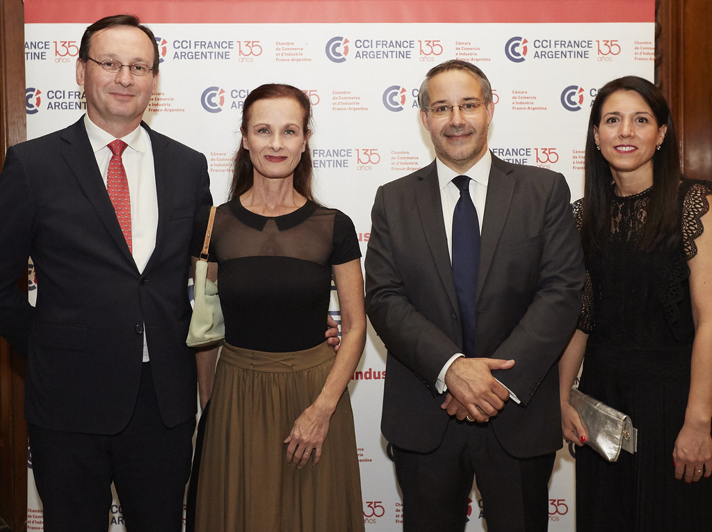 Arnaud Roux,1er Consejero de la Embajada de Francia, y su esposa Sonia; Rodrigo Pérez Graziano y Yanina González Ayrala