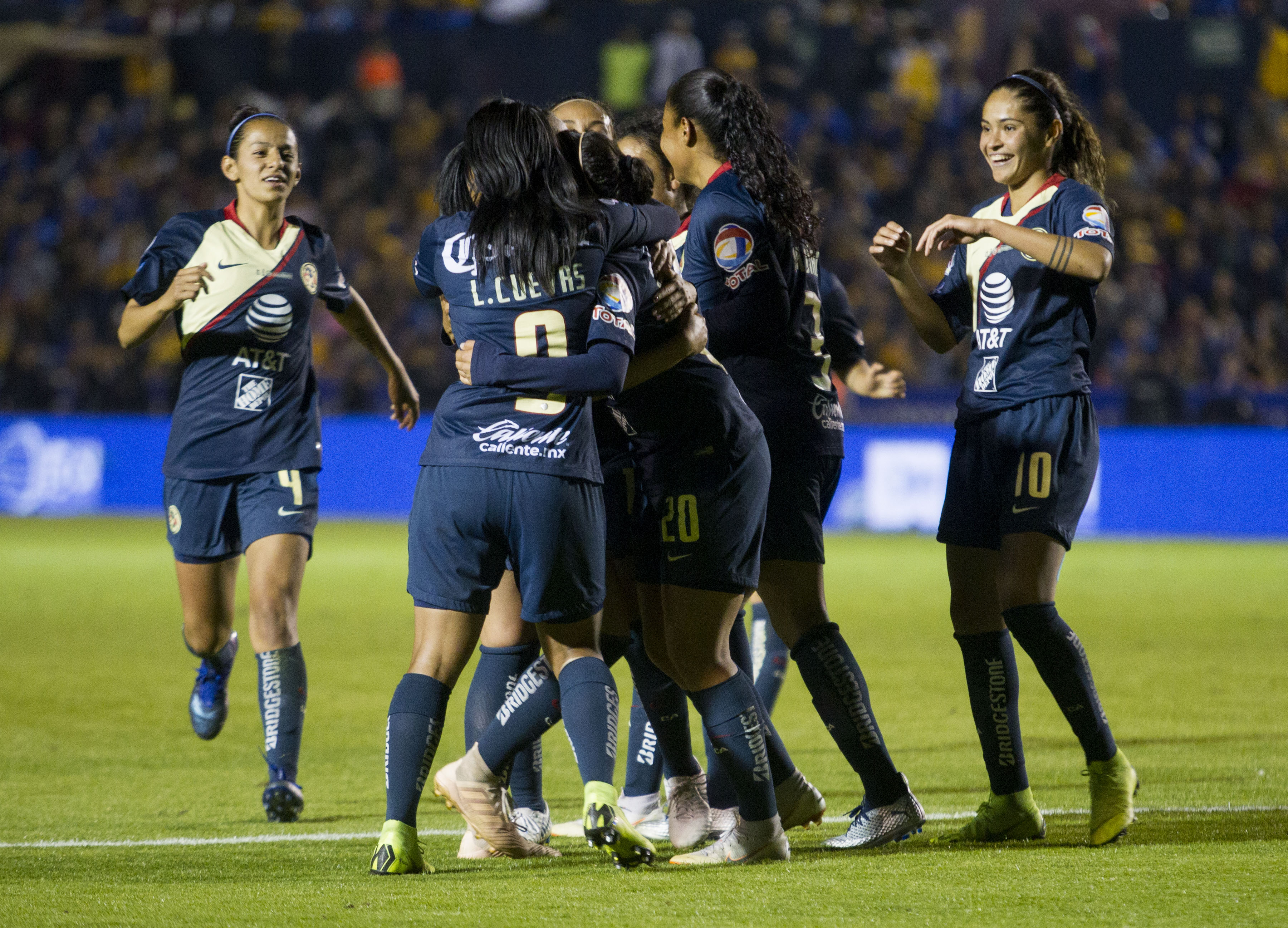 Monterrey, Nuevo León, 15 de diciembre 2018, jugadoras del equipo América, celebran el gol, ante el equipo de las Tigres de la UANL (Foto: Cuartoscuro)