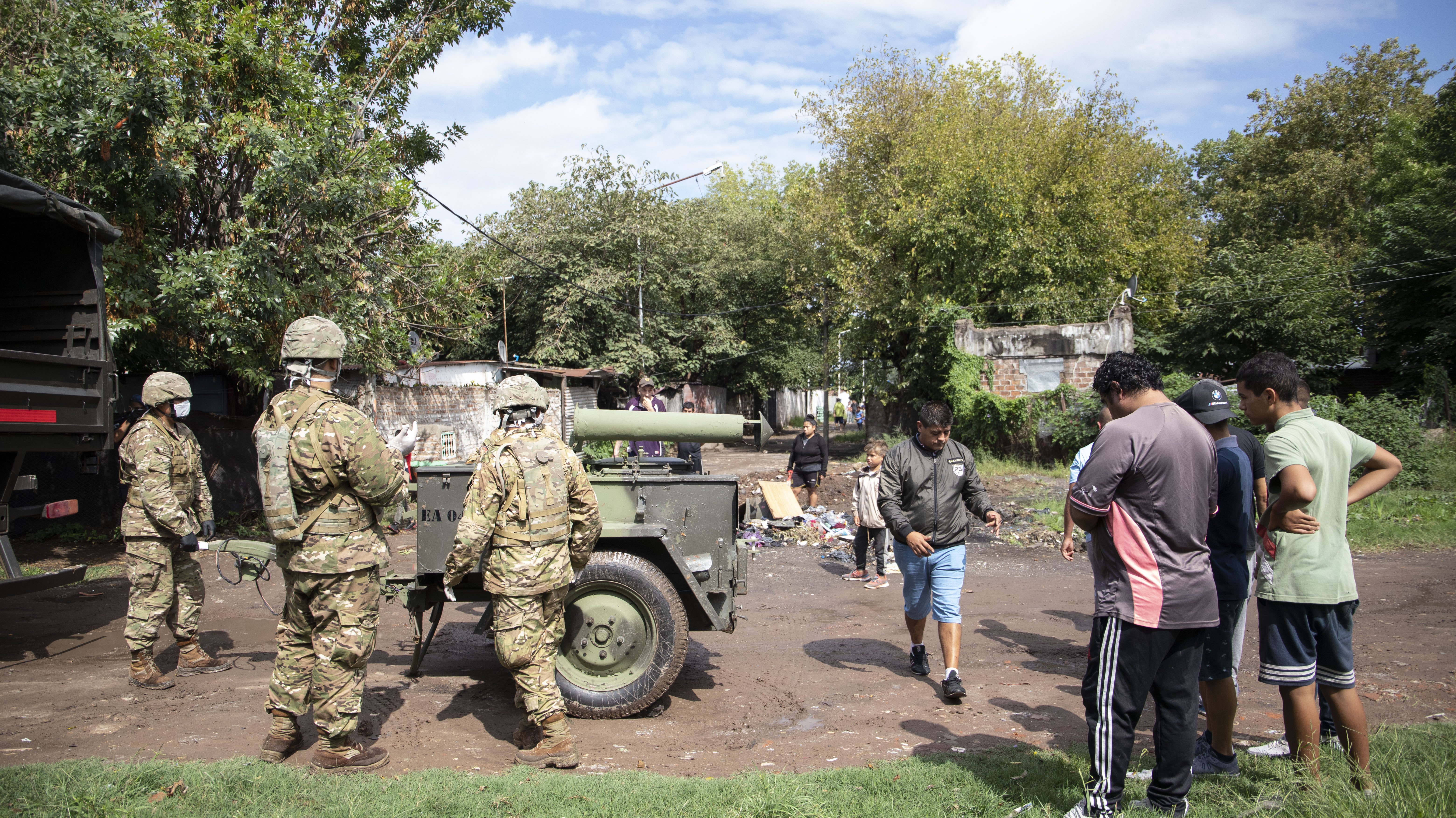 El Ejército llevó sus vehículos livianos para poder armar el campamento