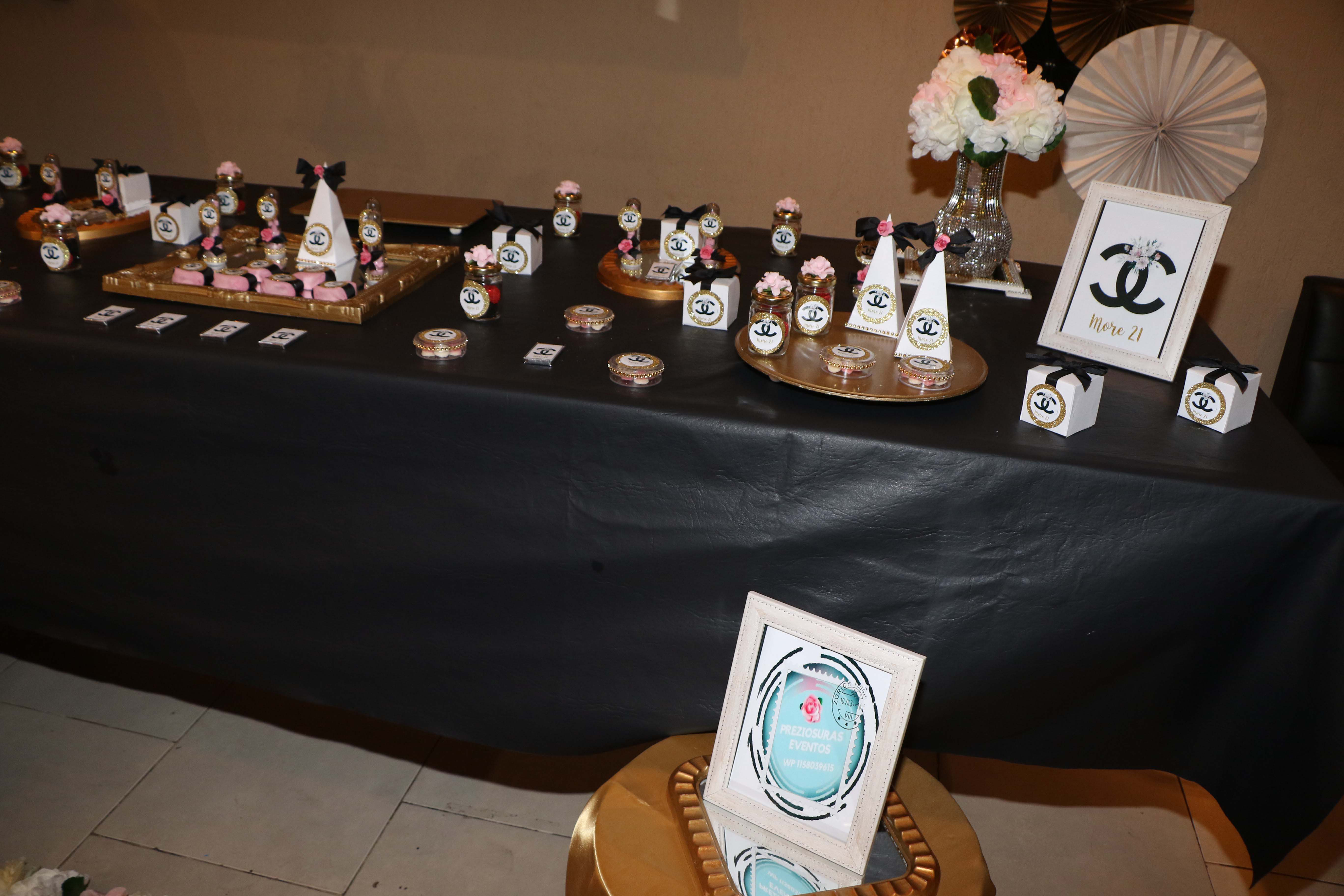 Los souvenirs de los 21 de More Rial (Foto: M Souto-rsfotos-grosby)